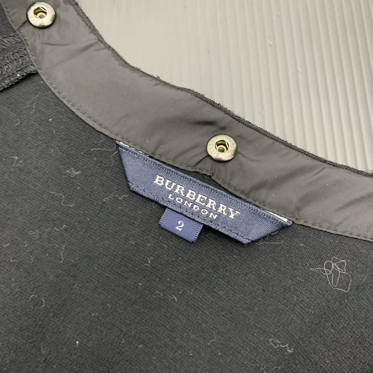 Burberry Sleveless Re attachment Hoodie - 8