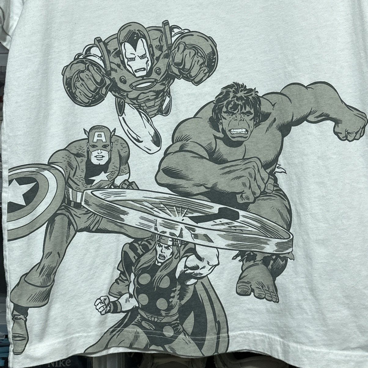 Uniqlo x Marvel Avengers Graphic T-Shirt Large - 3