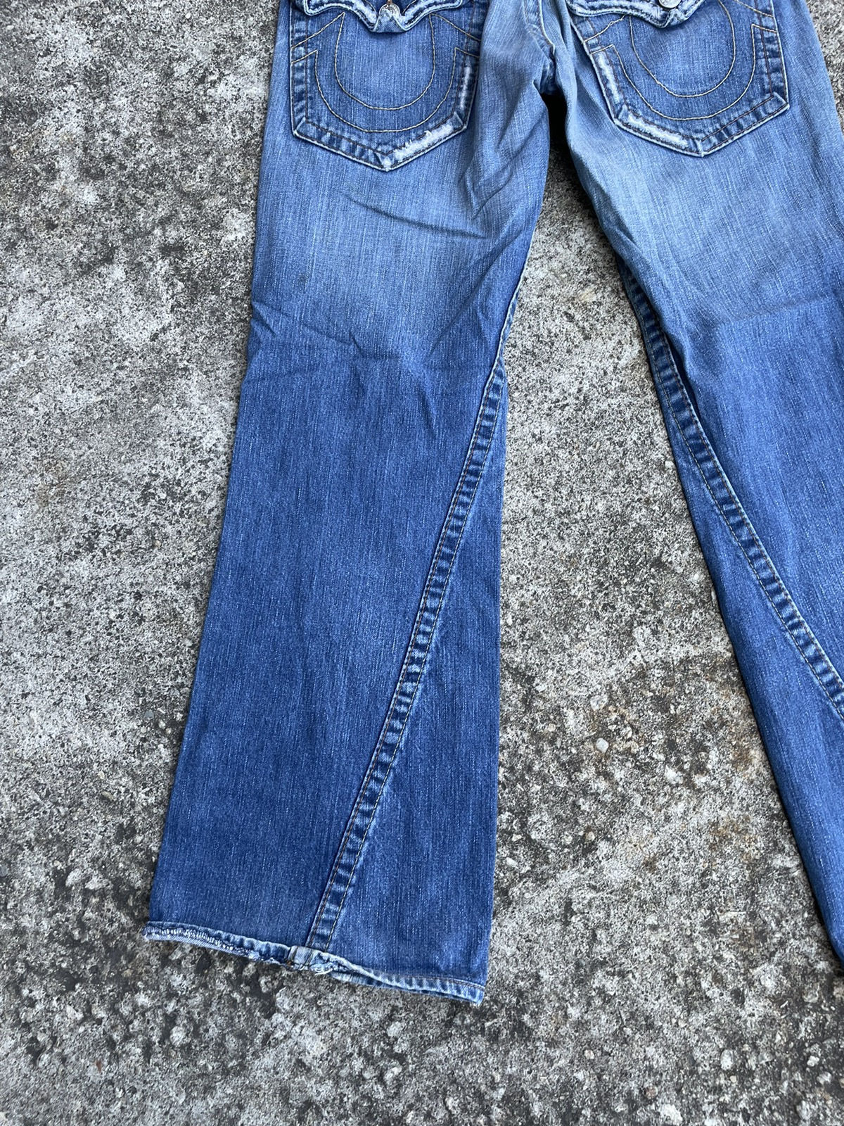 True Religion - Flare Jeans True Religion Distressed Boot Cut - 13