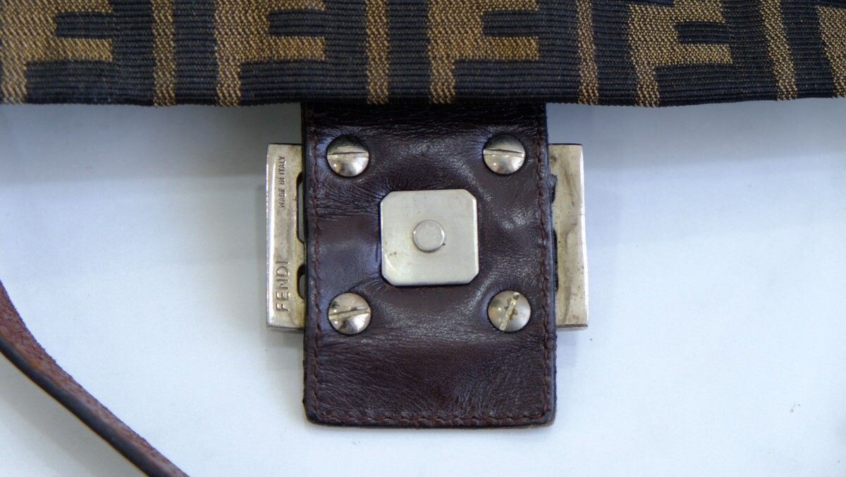 Authentic vintage Fendi baguette handbag. - 14