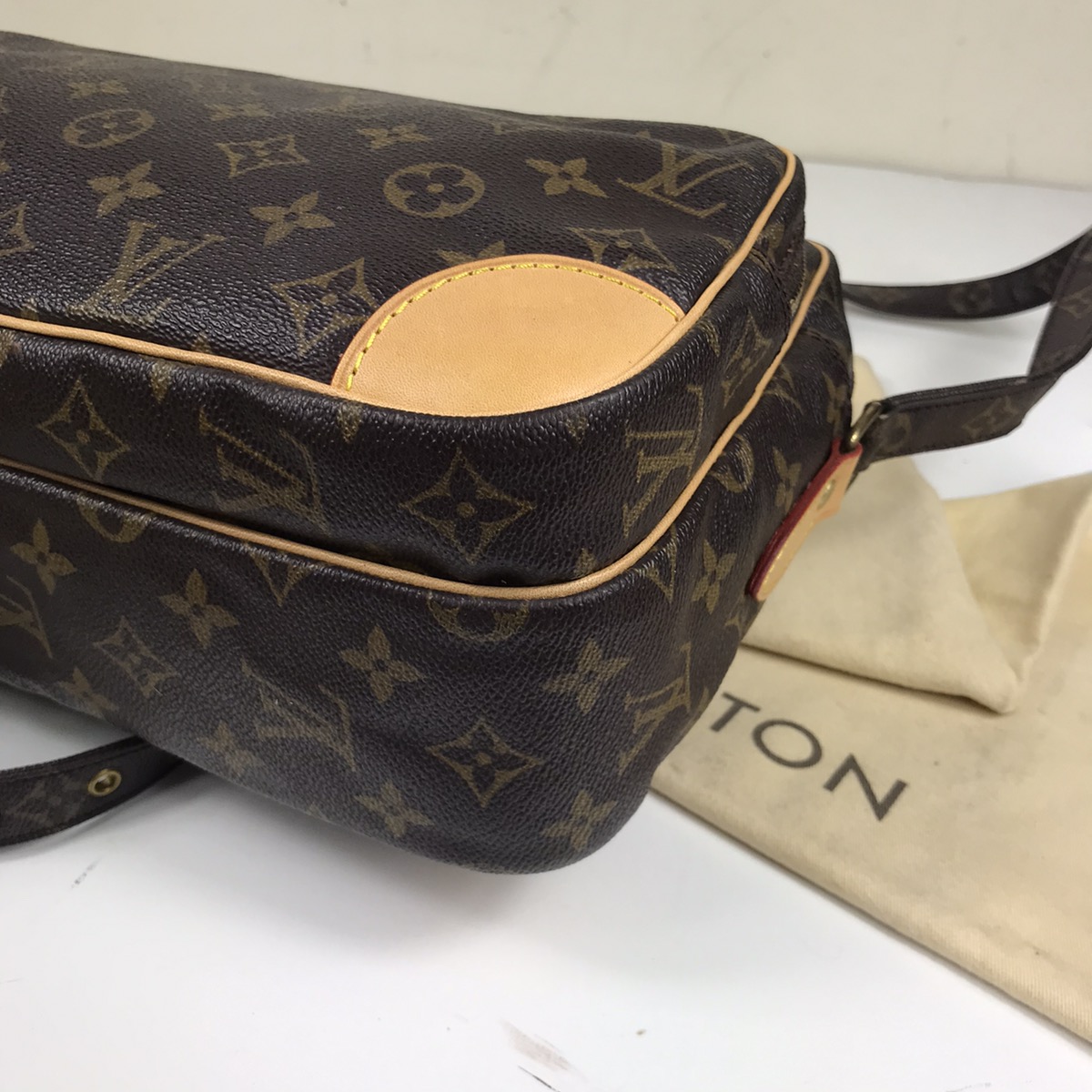 Louis Vuitton Nile MM Brown Monogram Unisex Crossbody Bag 