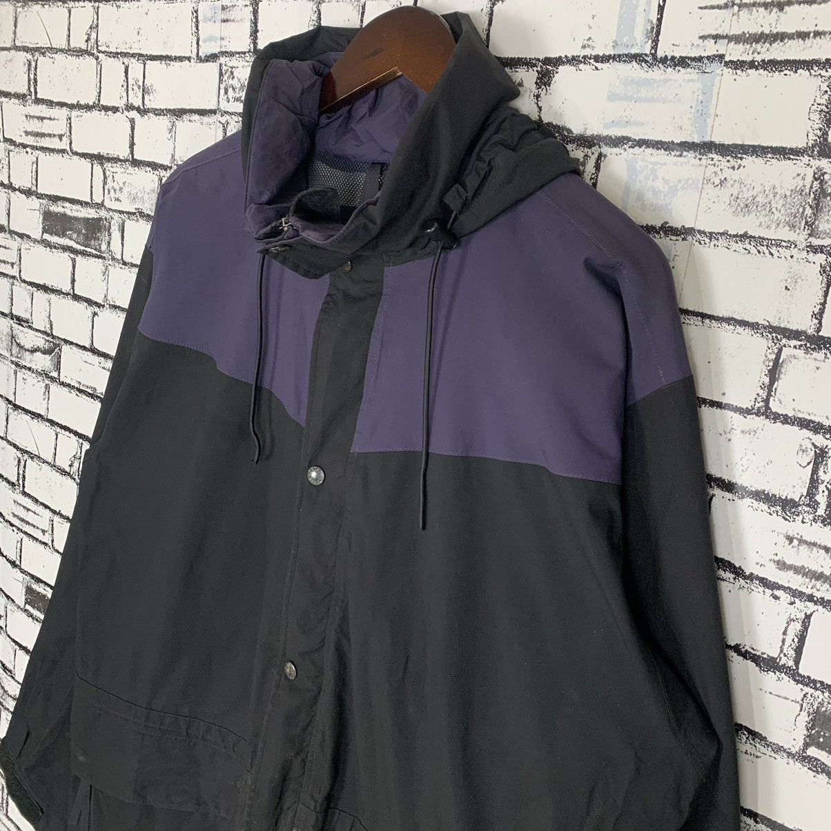 The North Face Outdoor Clothing Windbreaker Jacket - 3