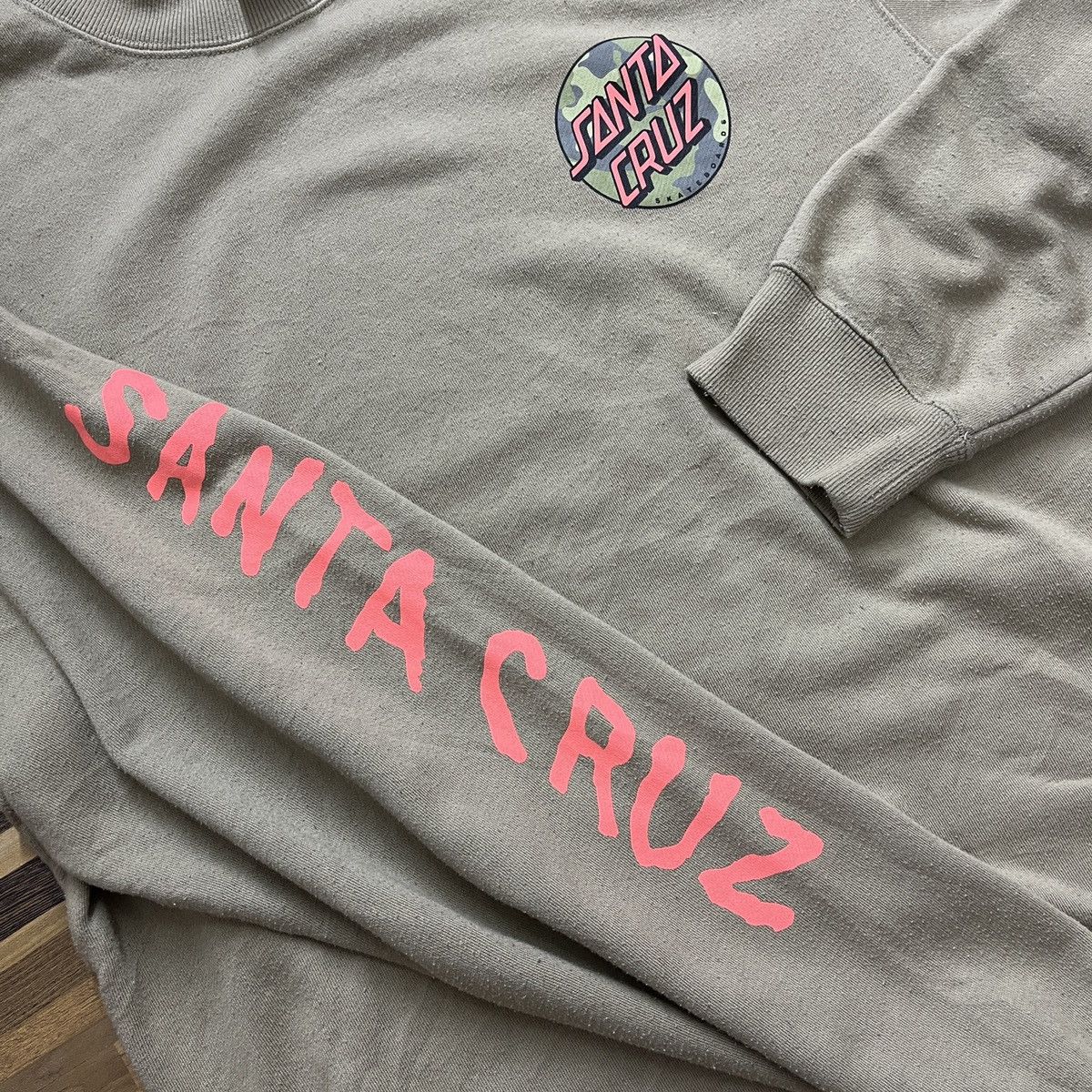Santa Cruz Skateboards - Vintage Iconic Hand Screaming Santa Cruz Sweatshirt - 9