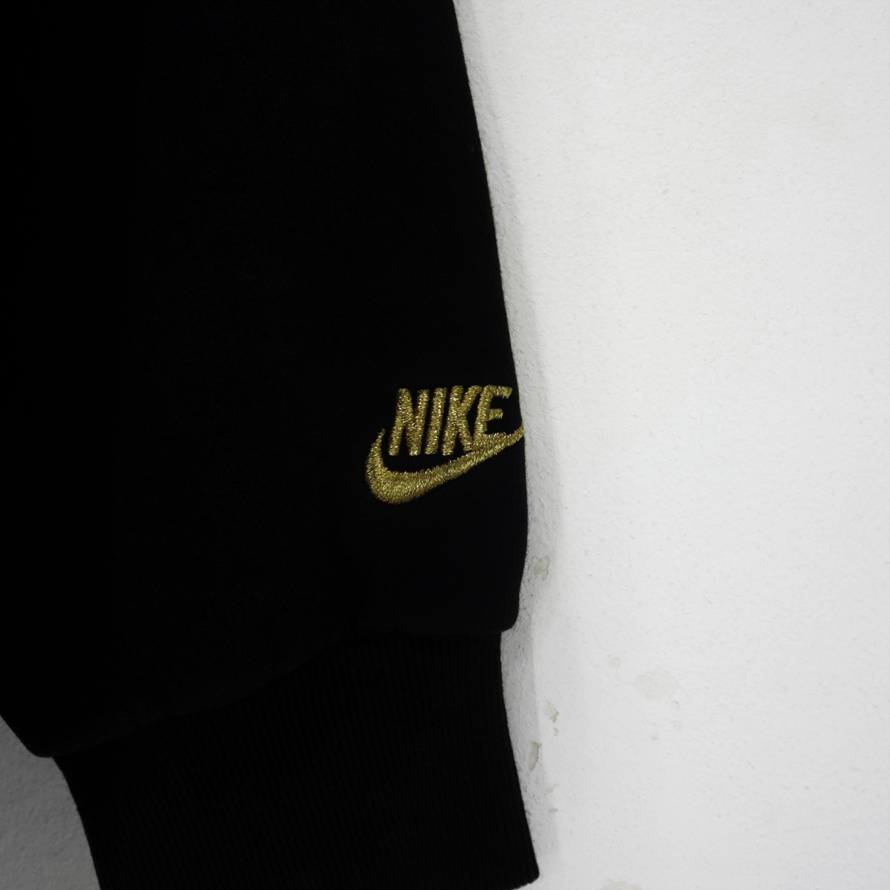 Vintage 90s Y2K NIKE SWOOSH Spellout Gold Sweatshirt Pullover Jumper NIKE Sportwear Big Logo Size Medium - 3