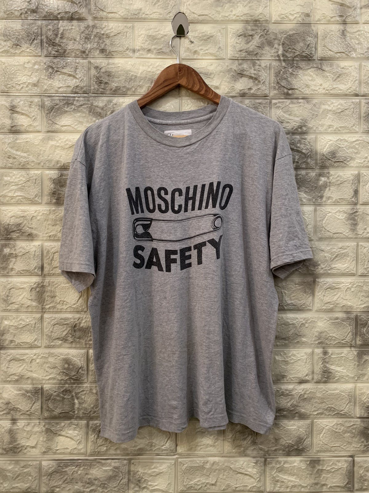 Moschino Safety graphic tee - 2