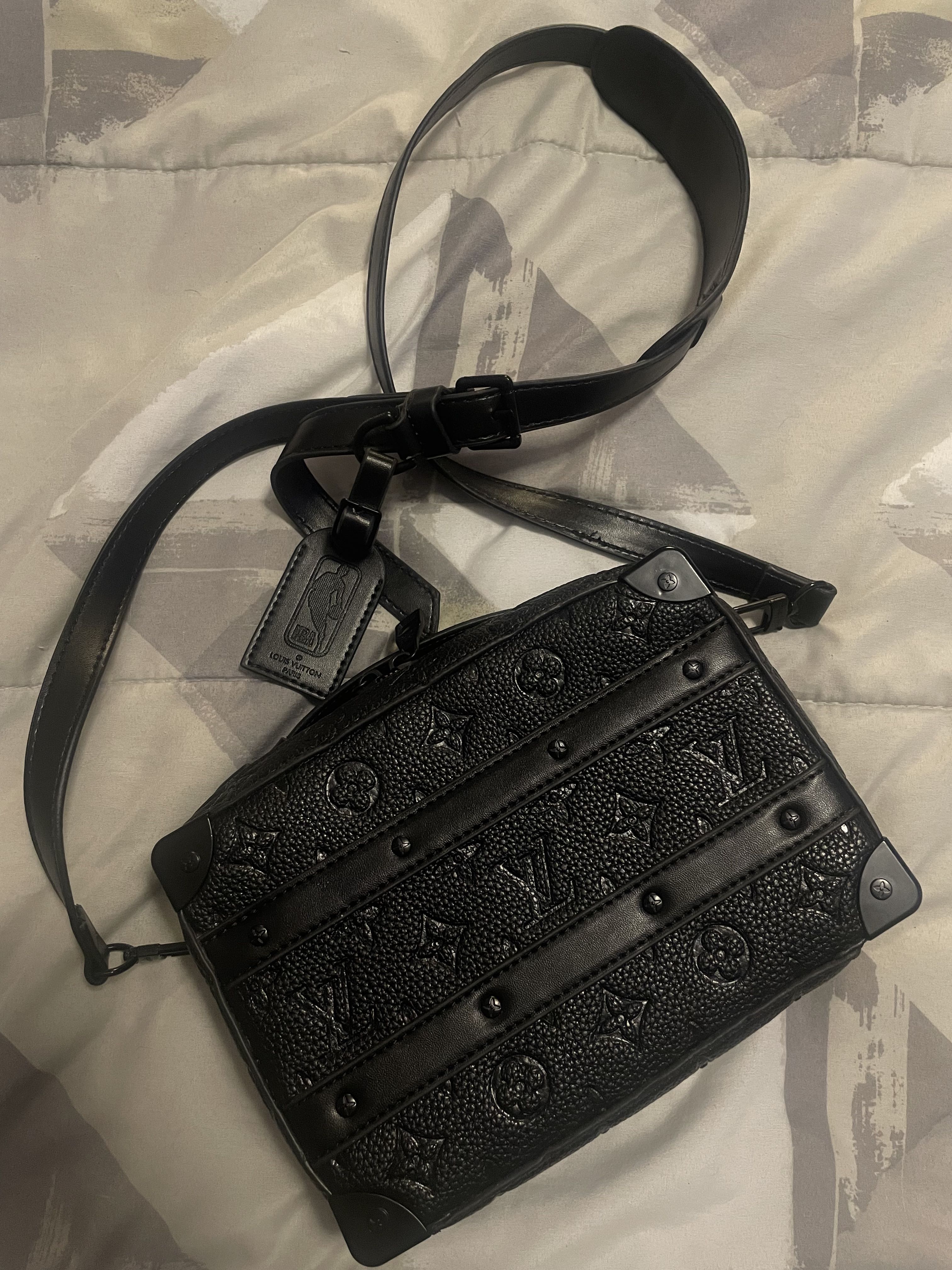 Louis Vuitton Louis Vuitton | kmartinez12 | REVERSIBLE