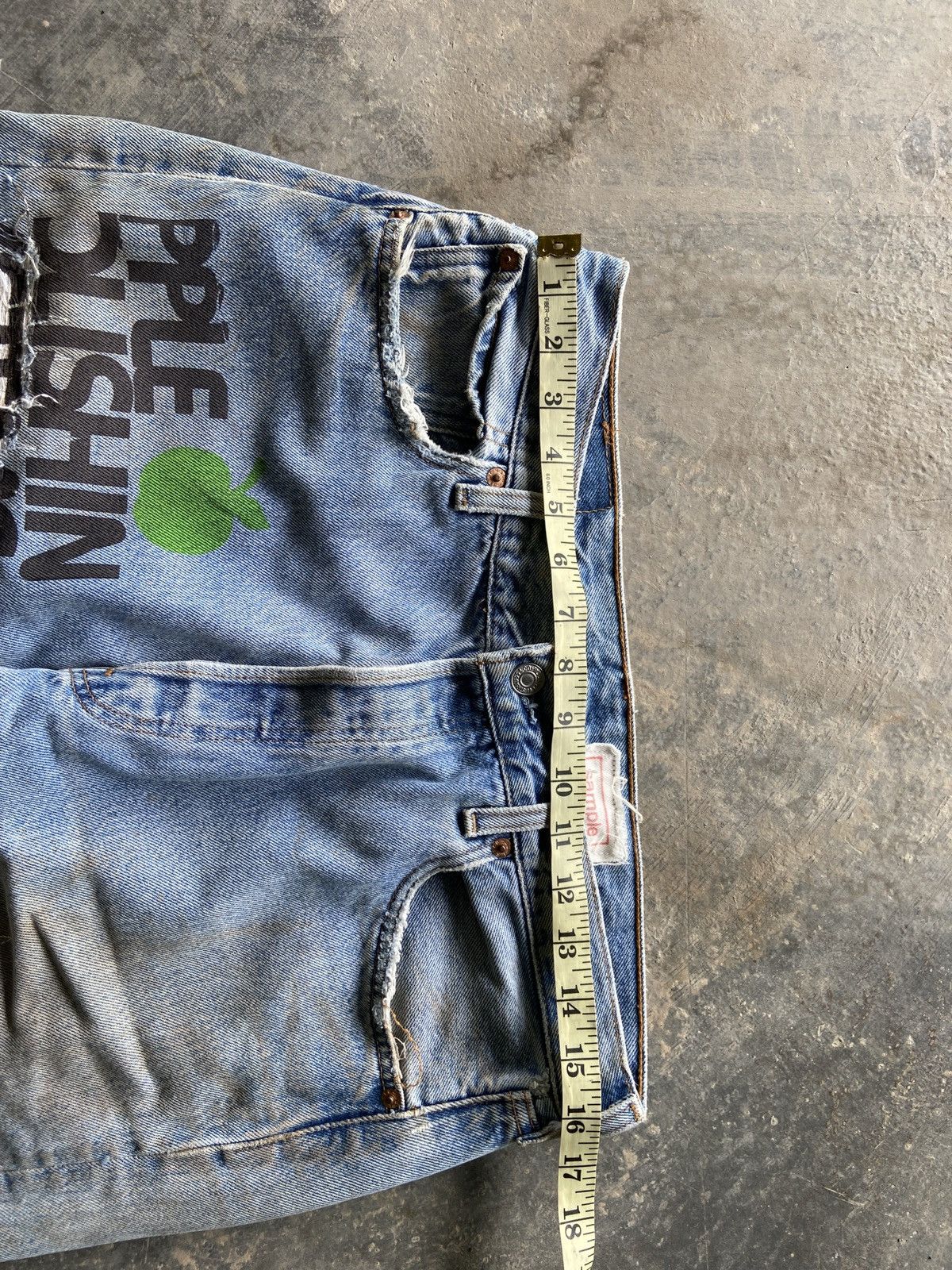 💥Vintage Distressed Levis Sample - 14