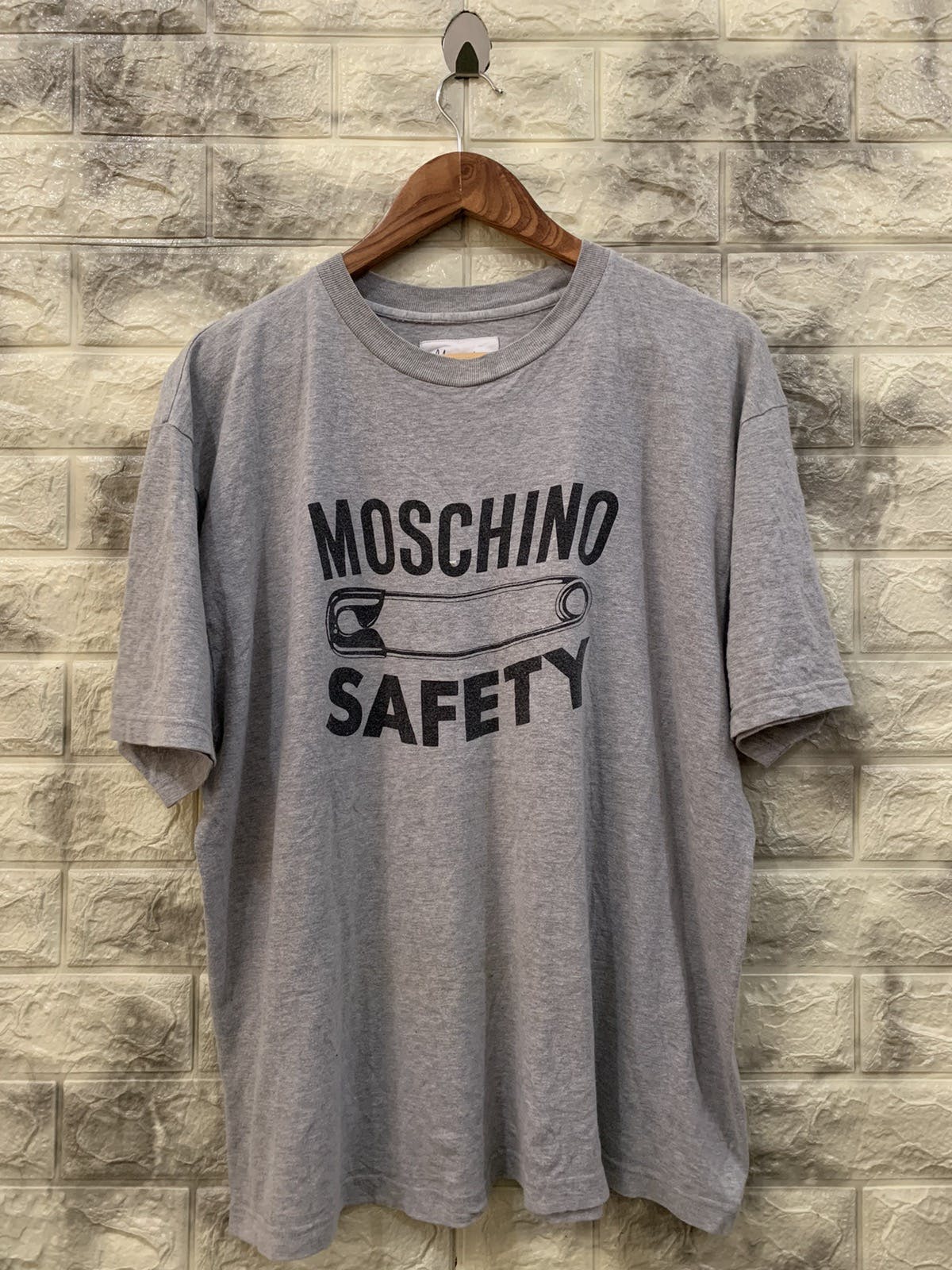 Moschino Safety graphic tee - 1
