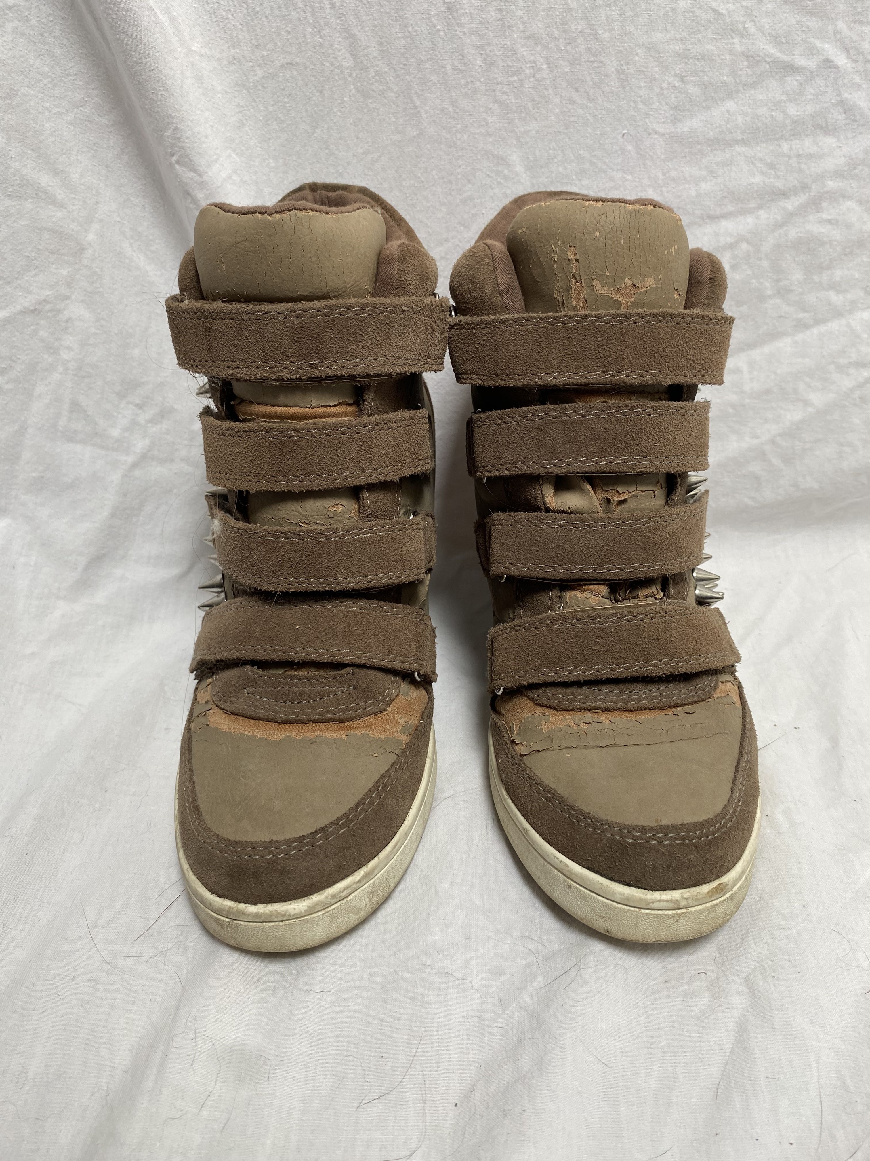 Rare vintage studded wedge heel sneaker - 4