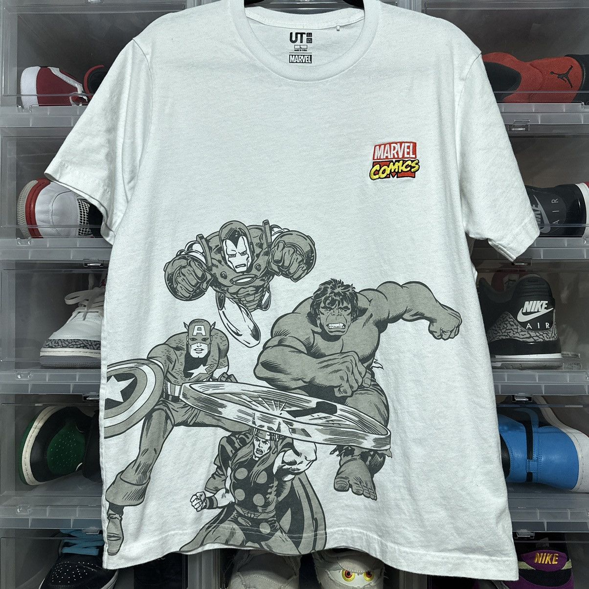 Uniqlo x Marvel Avengers Graphic T-Shirt Large - 1