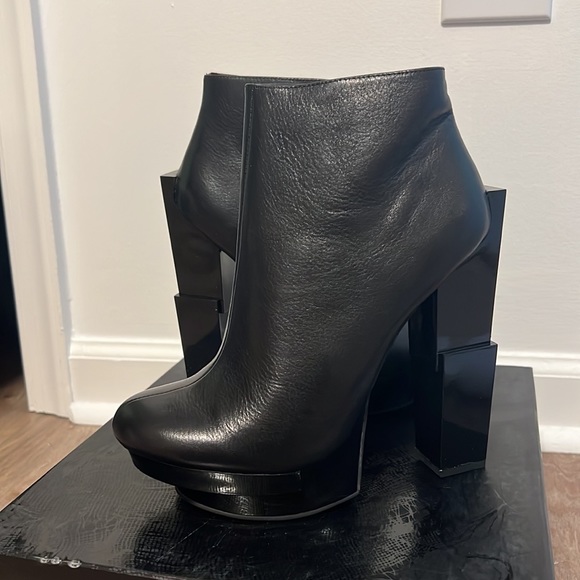 Dolce Vita Ori Black Leather Stacked Platform Booties - 4