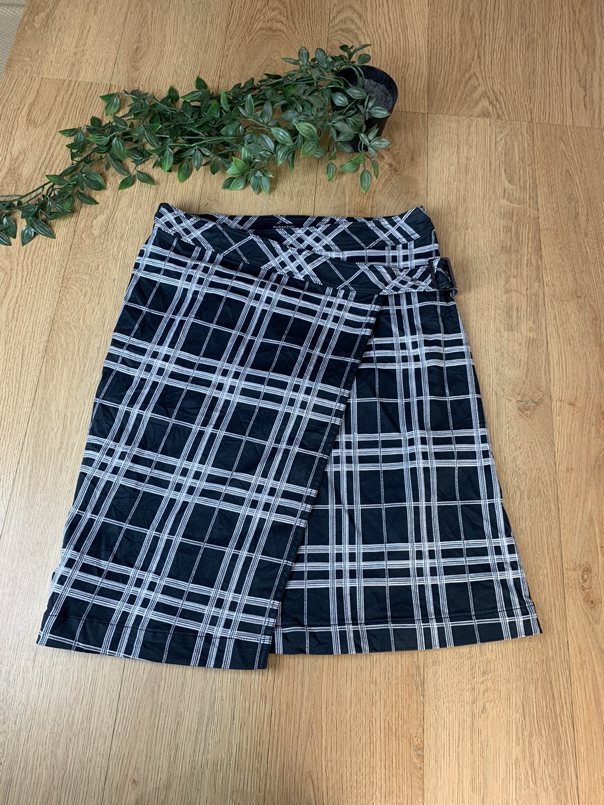 Burberry mini skirts nice design - 1