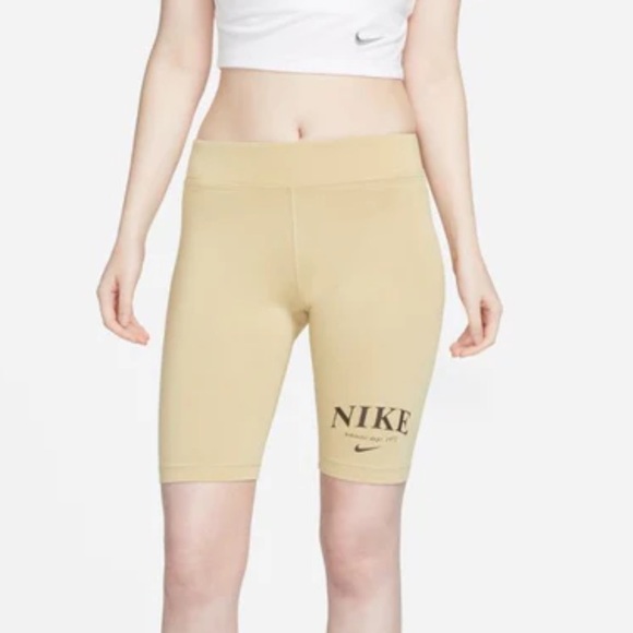 Nike Sportswear Essential
Women's Mid-Rise 10" Biker Shorts
DV0342-710 - 1