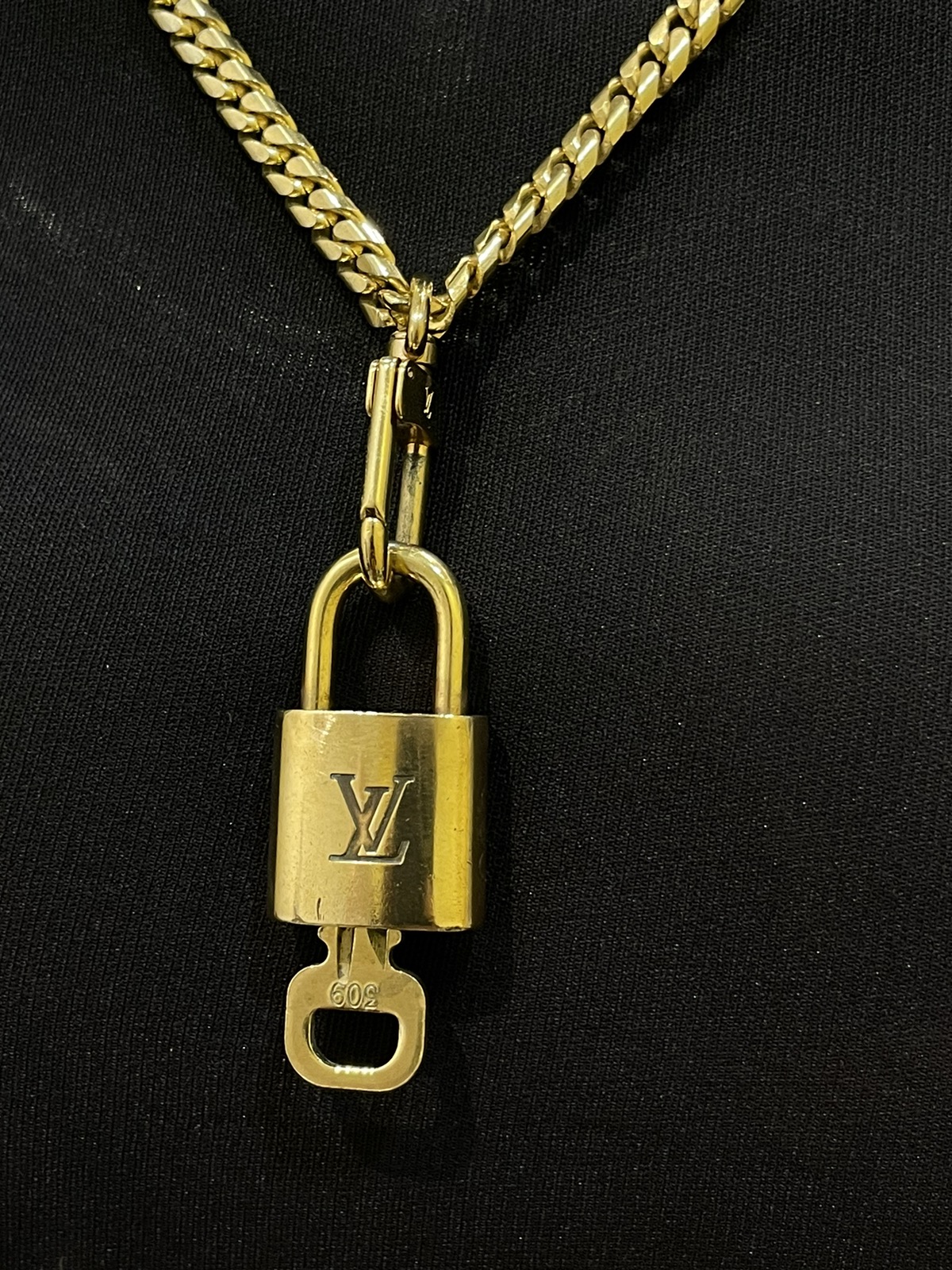Louis Vuitton padlock / key / chain gold - 2