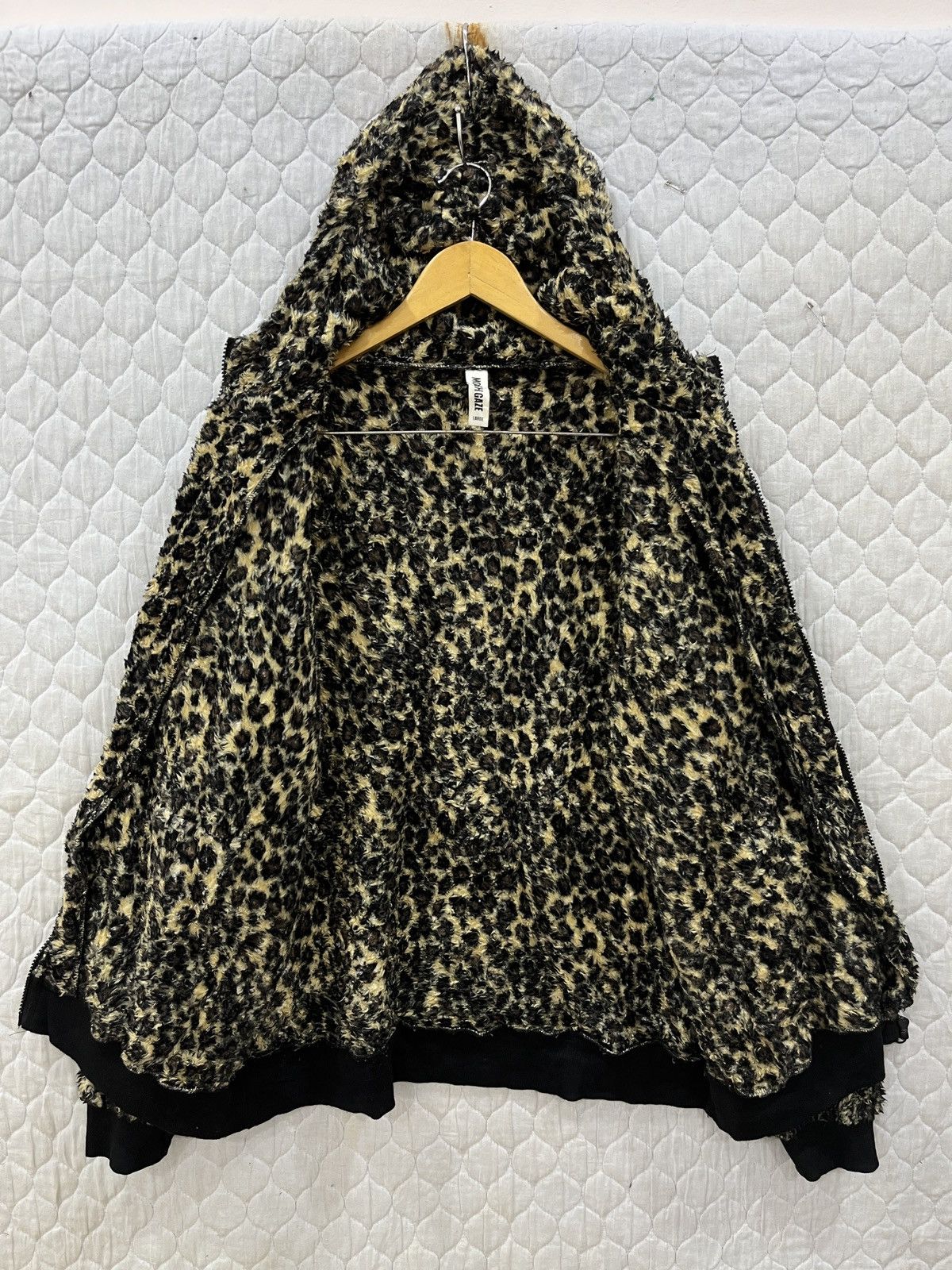 Japanese Brand - (Eee). MODISH GAZE LEOPARD HOODIE SWEATER - 7