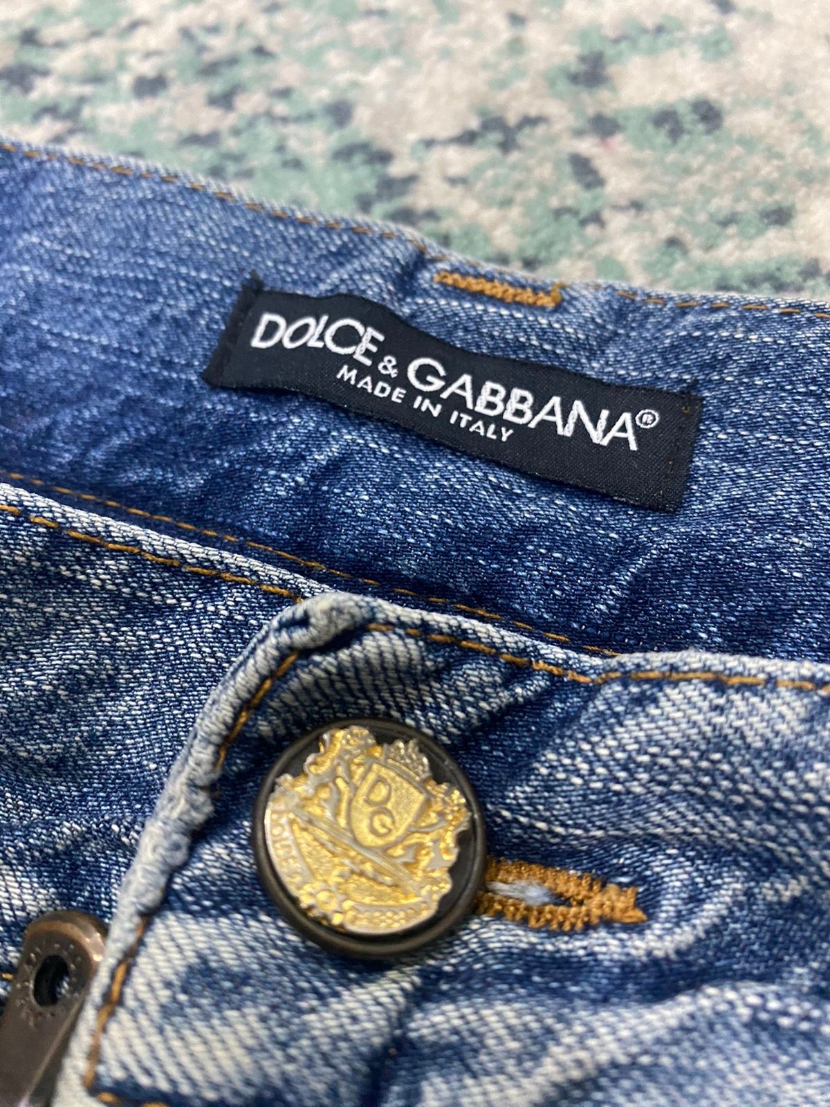 Dolce & Gabbana D&G Luxury Distressed Denim Neans - 11