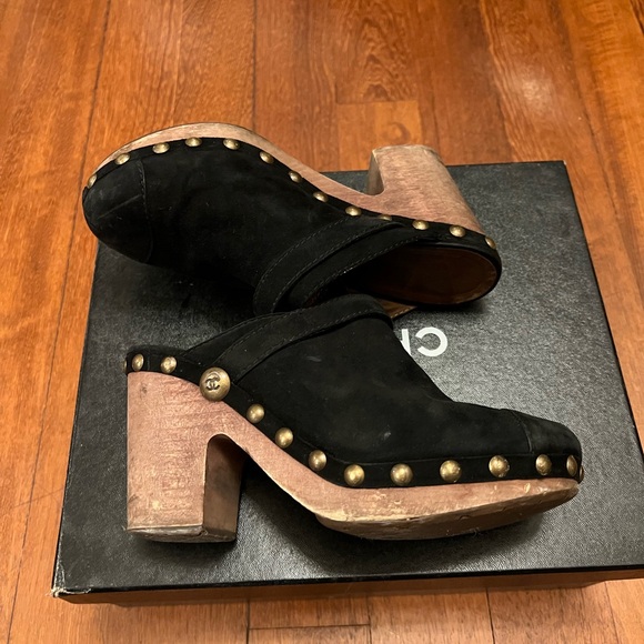 CHANEL Studded Logo Clogs Mules EU 37.5 Black Suede GUC Y2K 2007 - 2