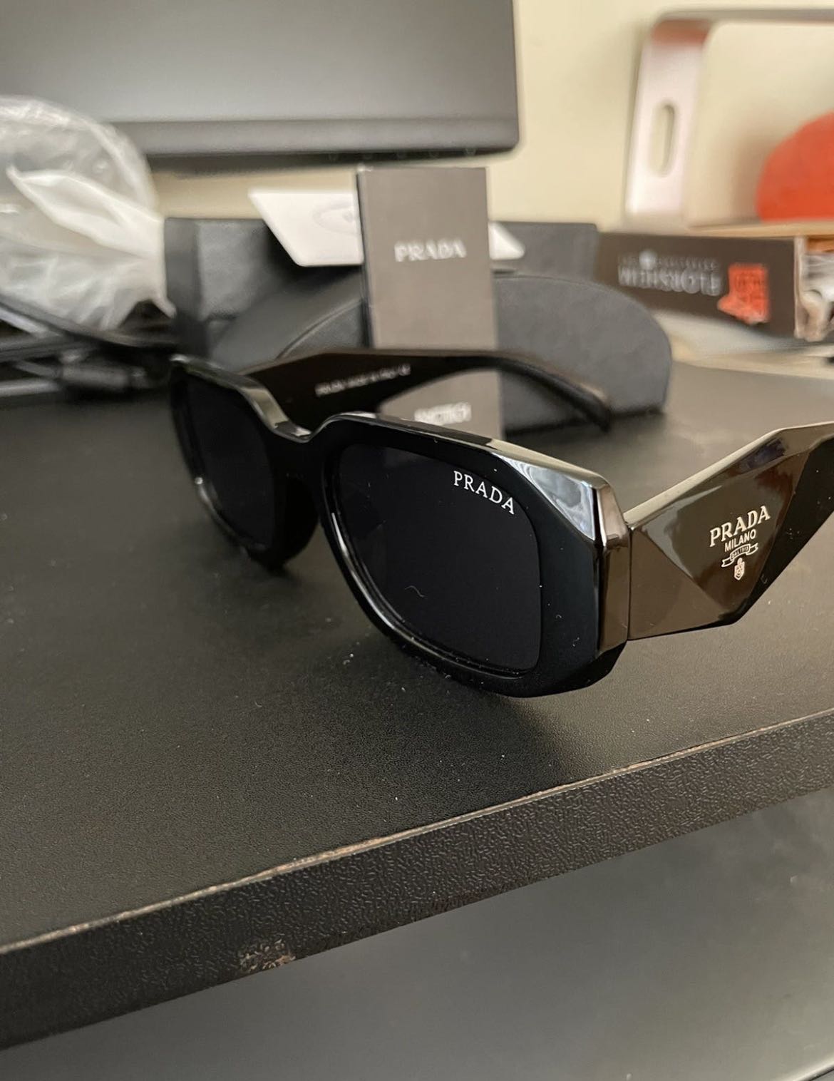 Prada sunglasses men and women’s wear - 4