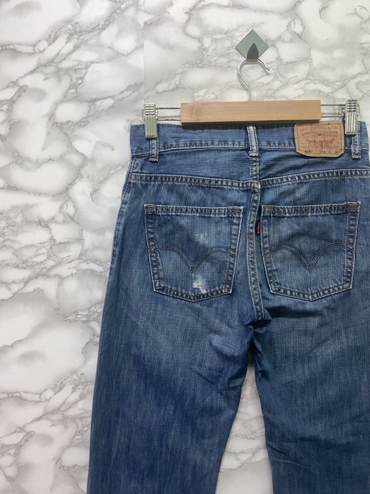 Vintage LEVIS 505 Blue Slim Distressed Jeans - L7 - 9