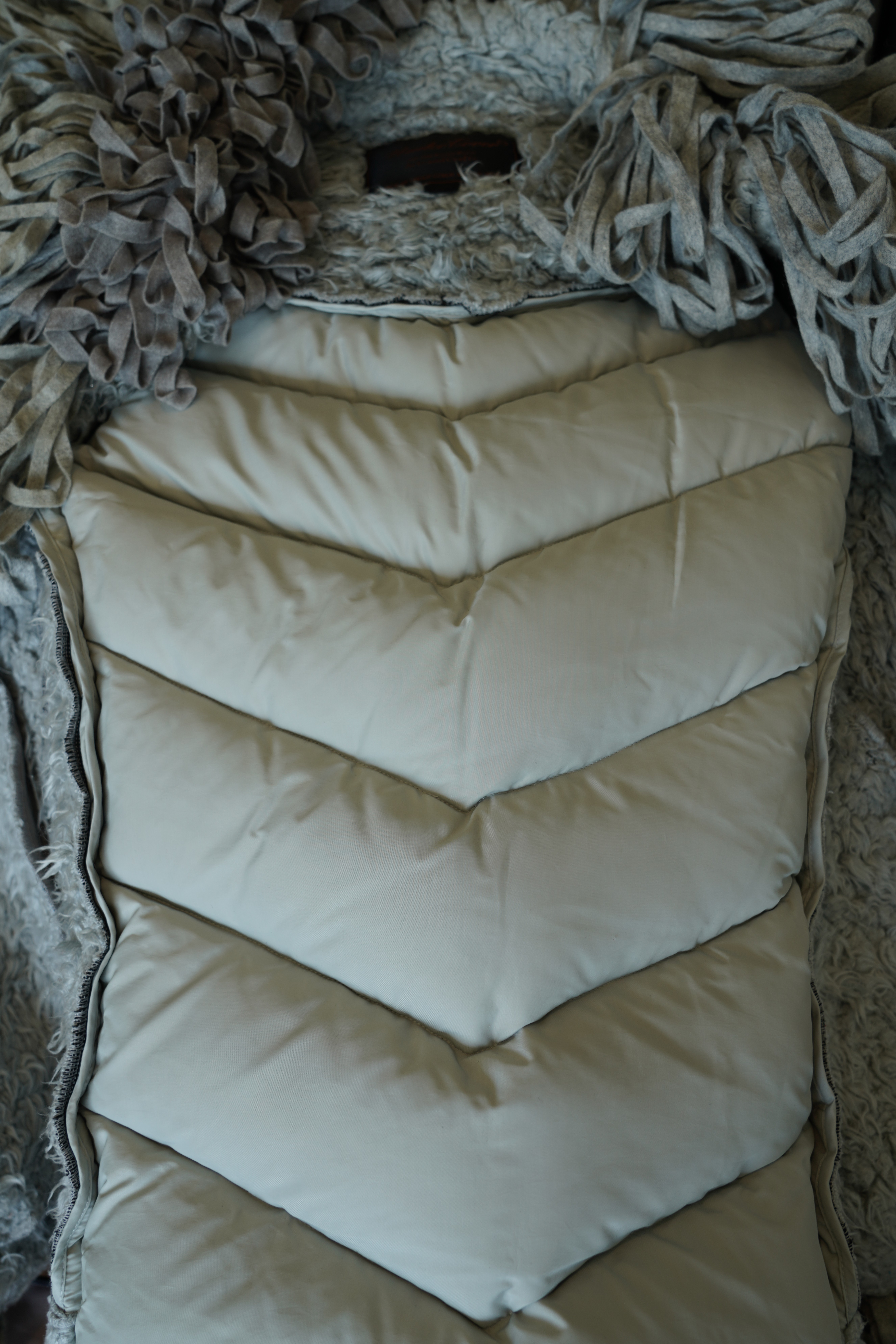 AW05 Arts and Crafts Ruffled Down Vest - 8