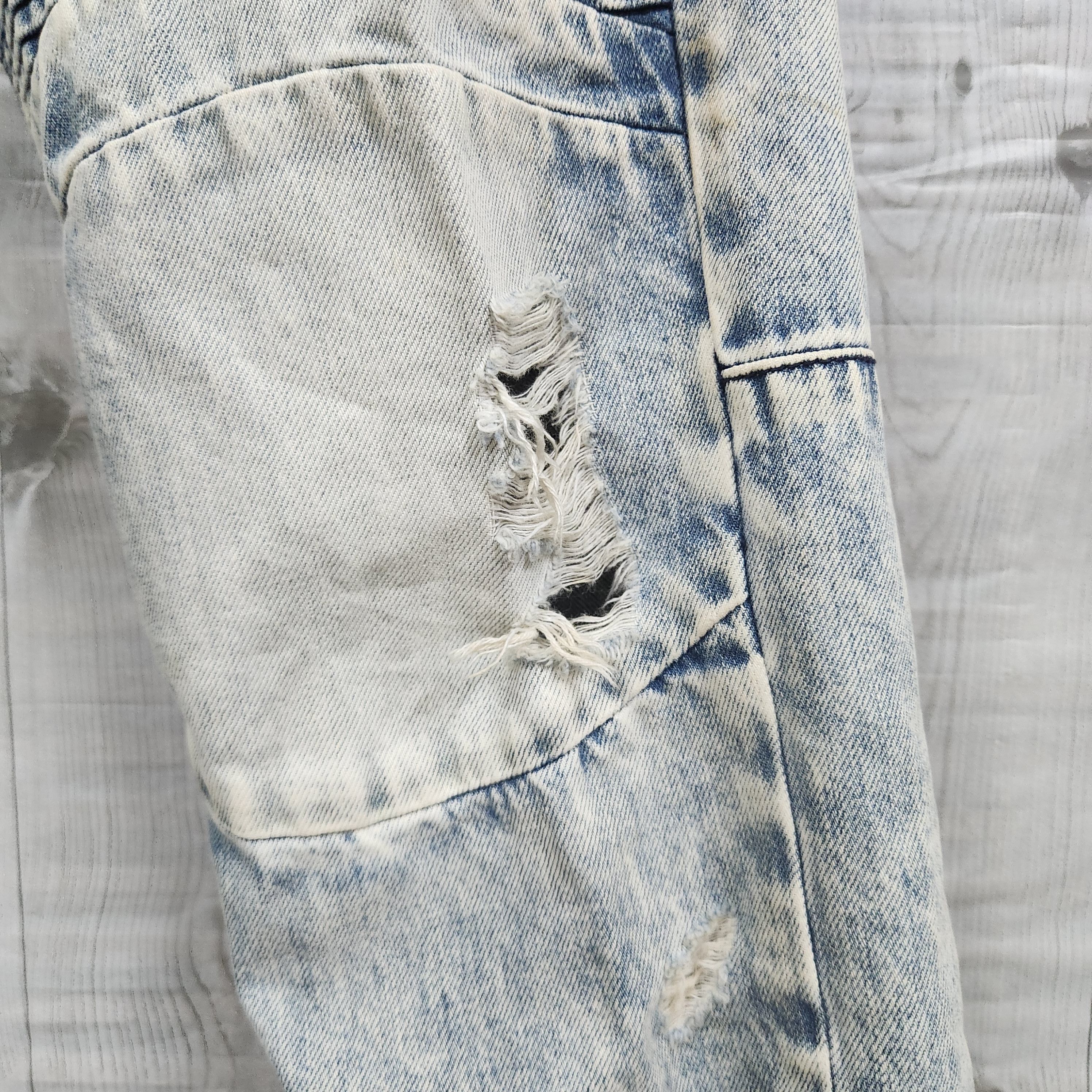 Vintage - Distressed Denim Guess Slim Tapered Japan Jeans - 7