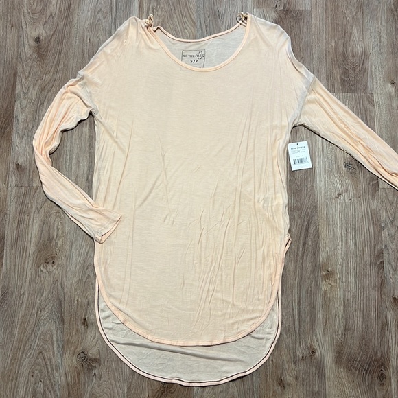 Free People We the Free Rain Drop Hi-Lo Tee in Peaches & Cream - 9