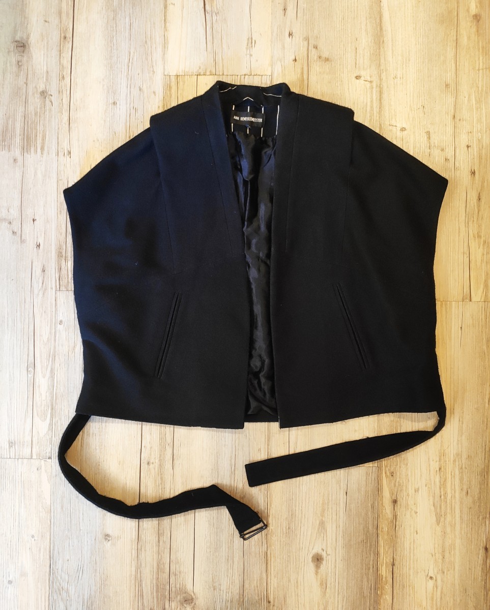 Belted slevelesss coat/vest - 1