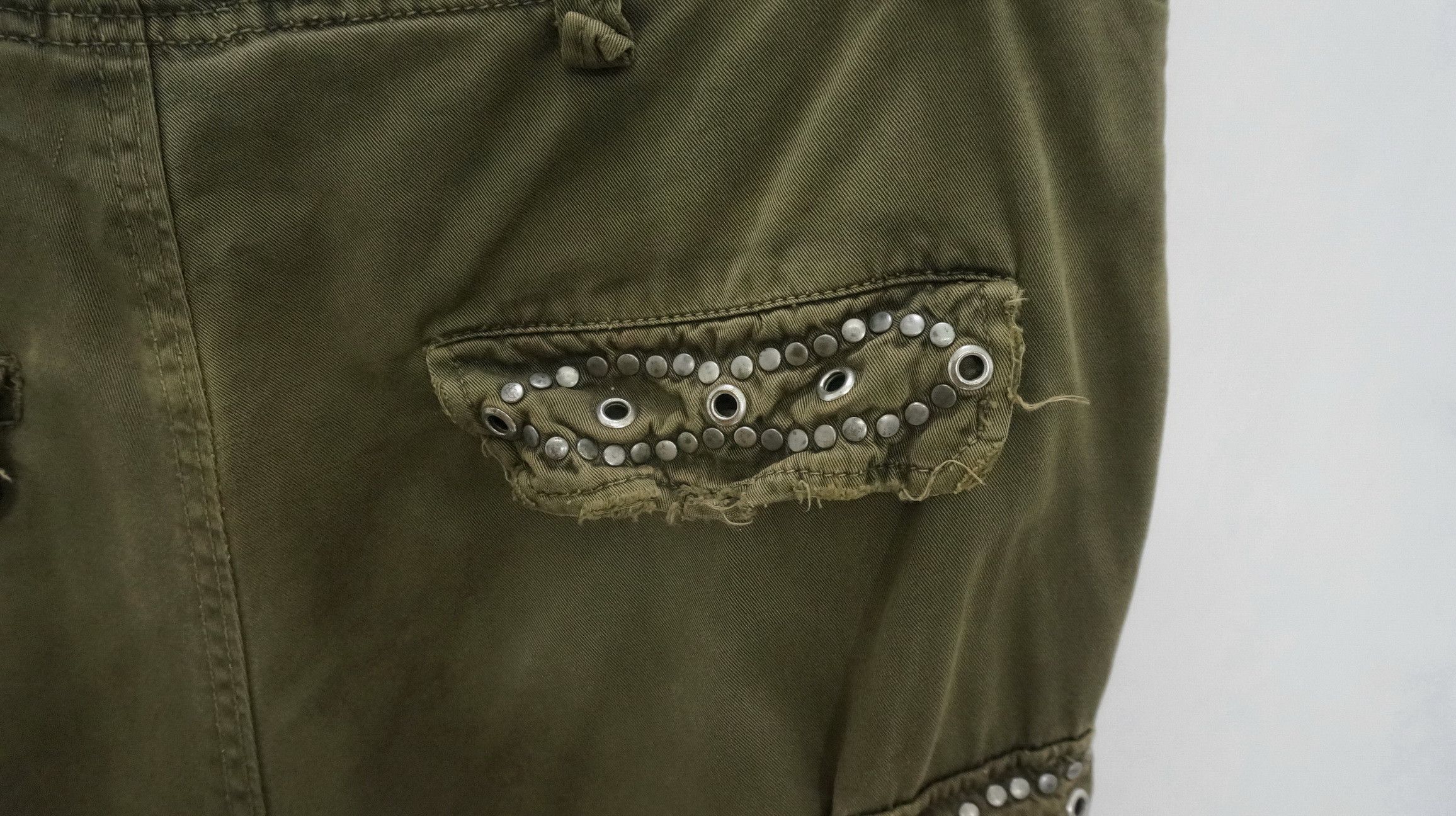 Vintage🔥 MANGROVE Japan Distressed Studded Cargo Pant - 12