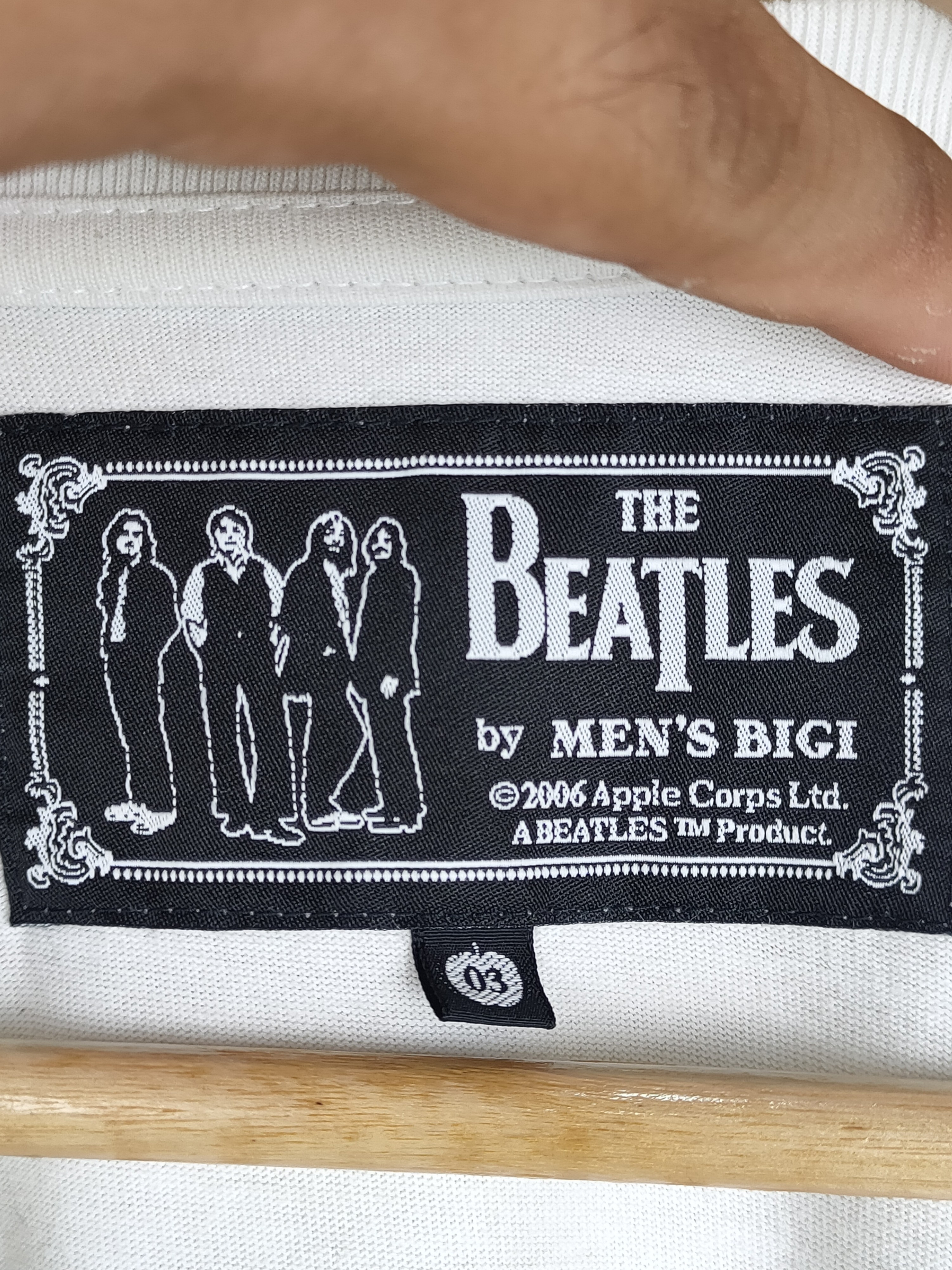 Band Tee - The Beatles V Neck Longsleeve Shirt ©2006 - 5