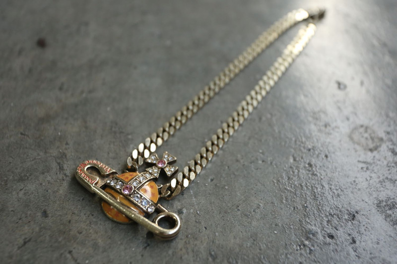 Vivienne Westwood - 2002 - Giant Safety Pin Orb Choker - 1