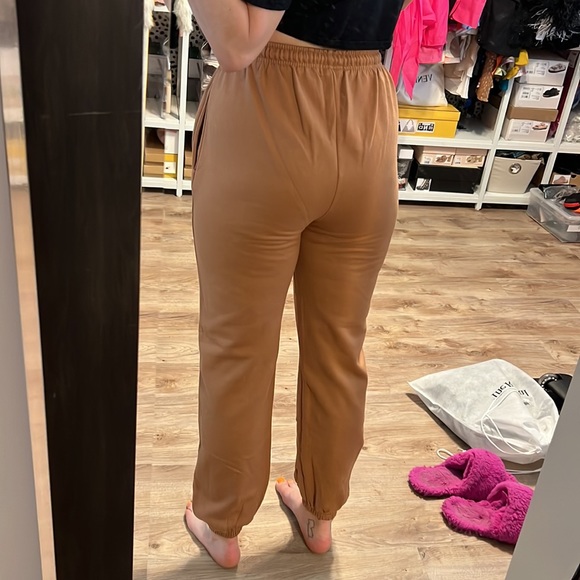 PrettyLittleThing - Pretty Little Thing Tan High Waist Wax Toggle Joggers - 13