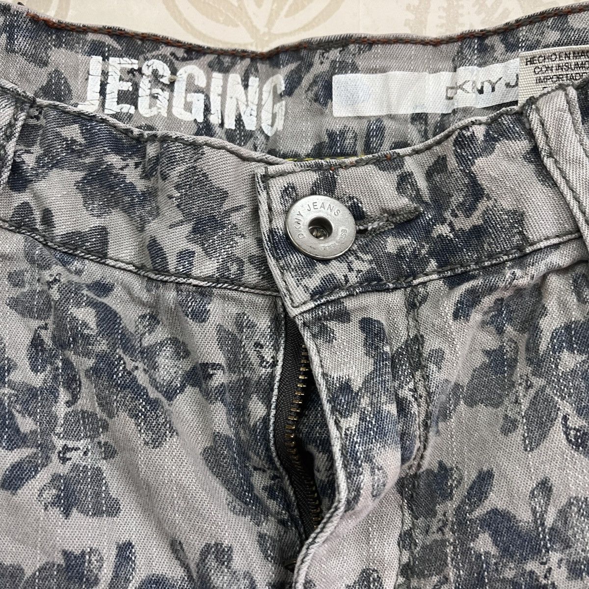 Vintage - DKNY Jegging Pattern Denim Straight Cut Jeans - 7