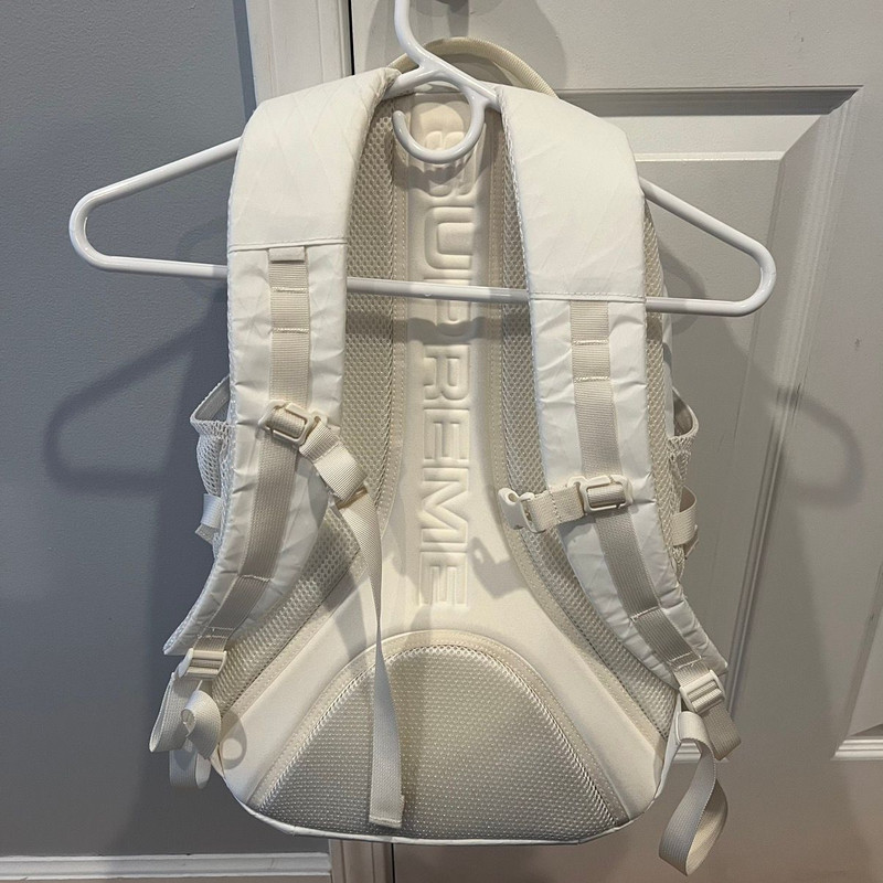 Supreme Supreme Logo Backpack FW23 White | vc4tkwbkvn | REVERSIBLE