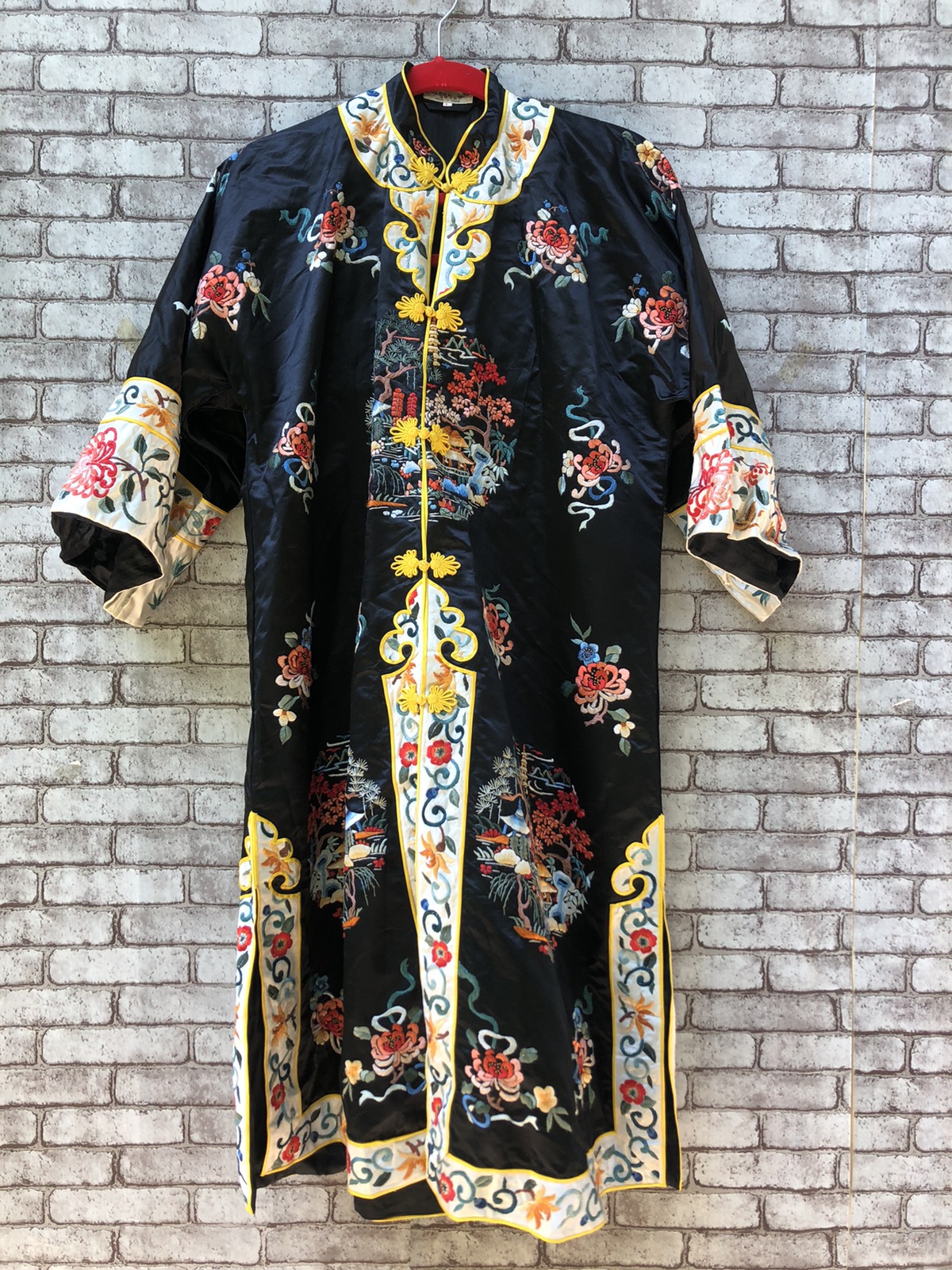 Japanese Brand - Vintage Kimono Embroidered design - 1