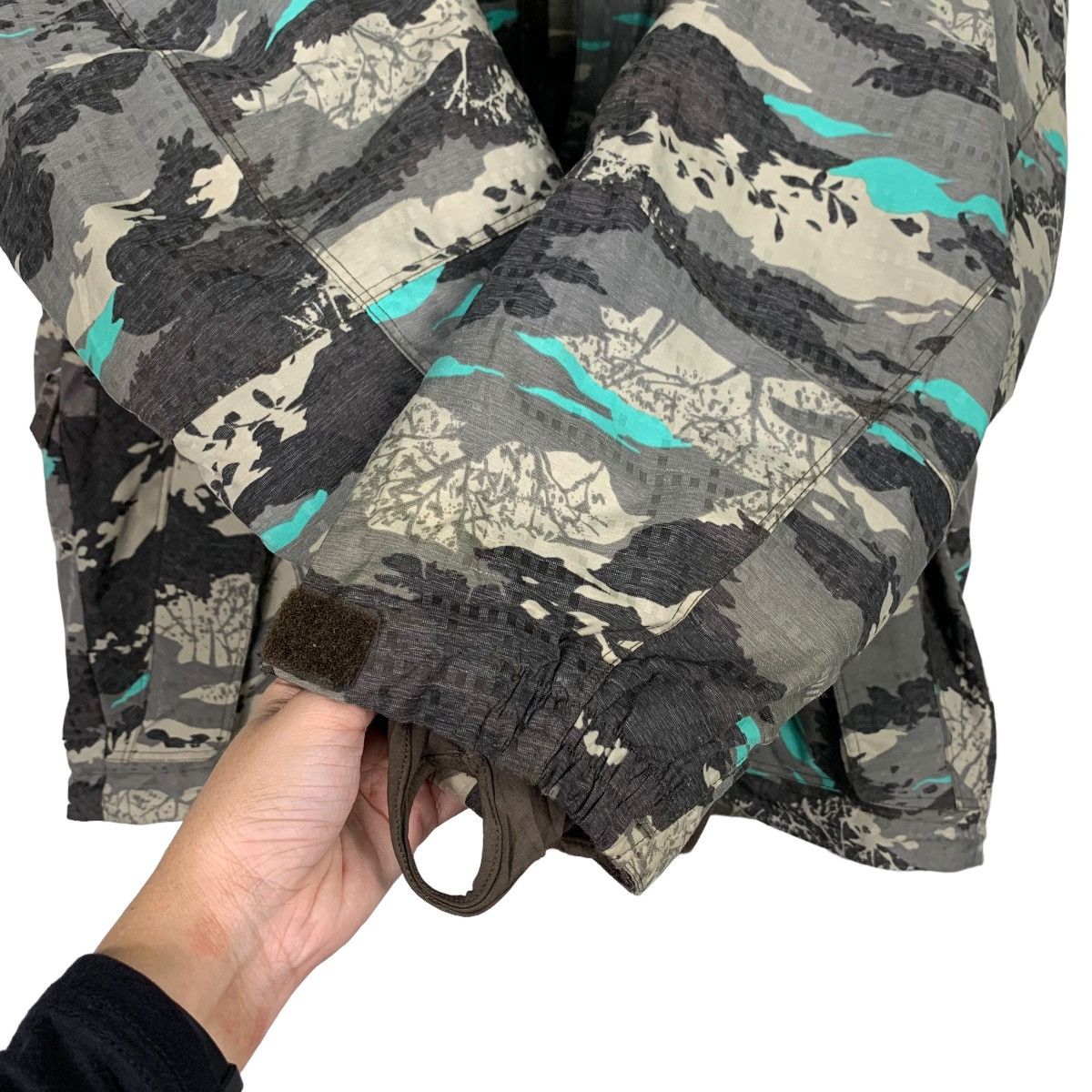 MIZUNO Breath Thermo Snow Gear Camo Hoodie Jacket #0265-C12 - 15