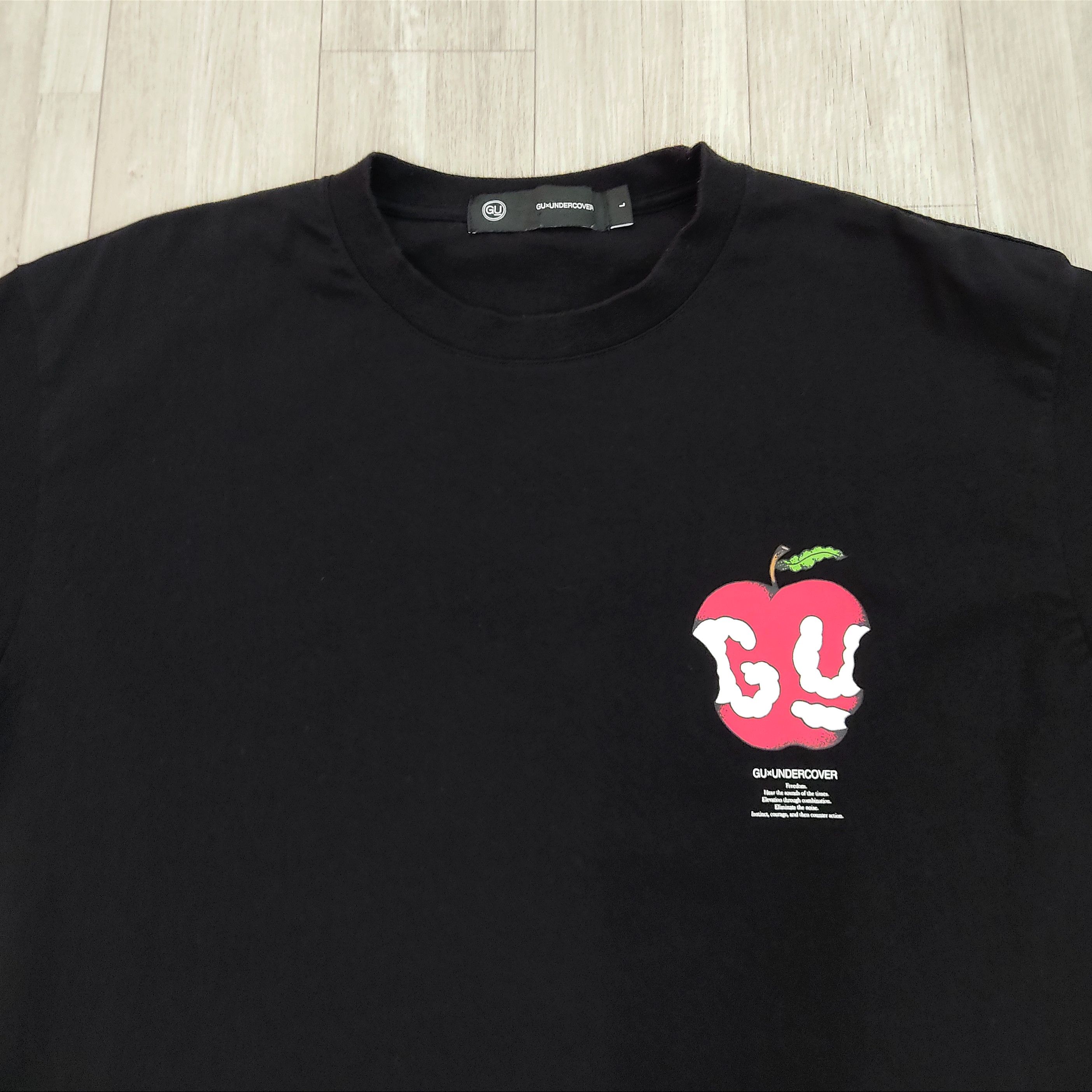GU x UNDERCOVER Apple Freedom Oversized Black T-shirt - 4