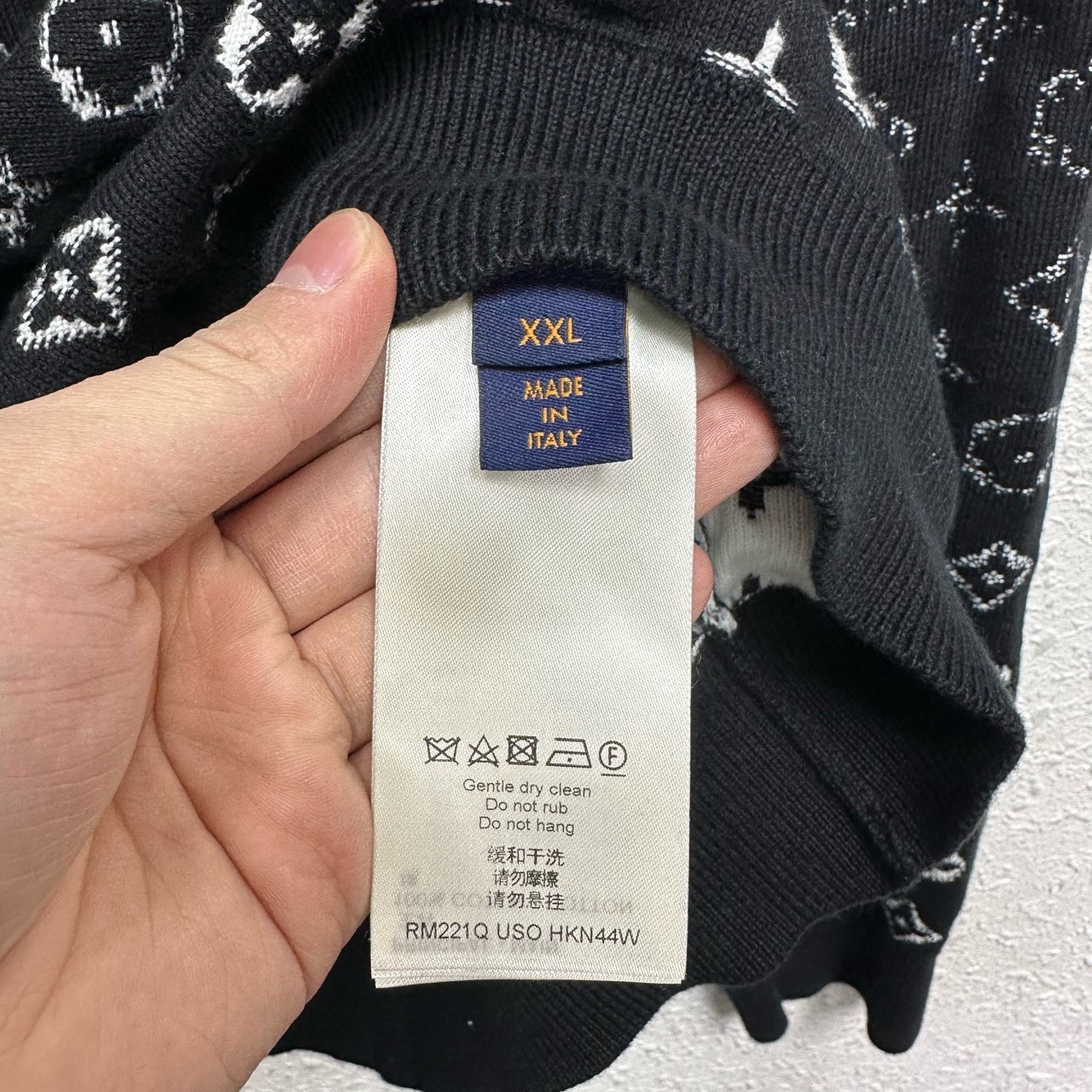 LOUIS VUITTON LV black and white gradient LOGO knitted pullover sweatshirt - 4