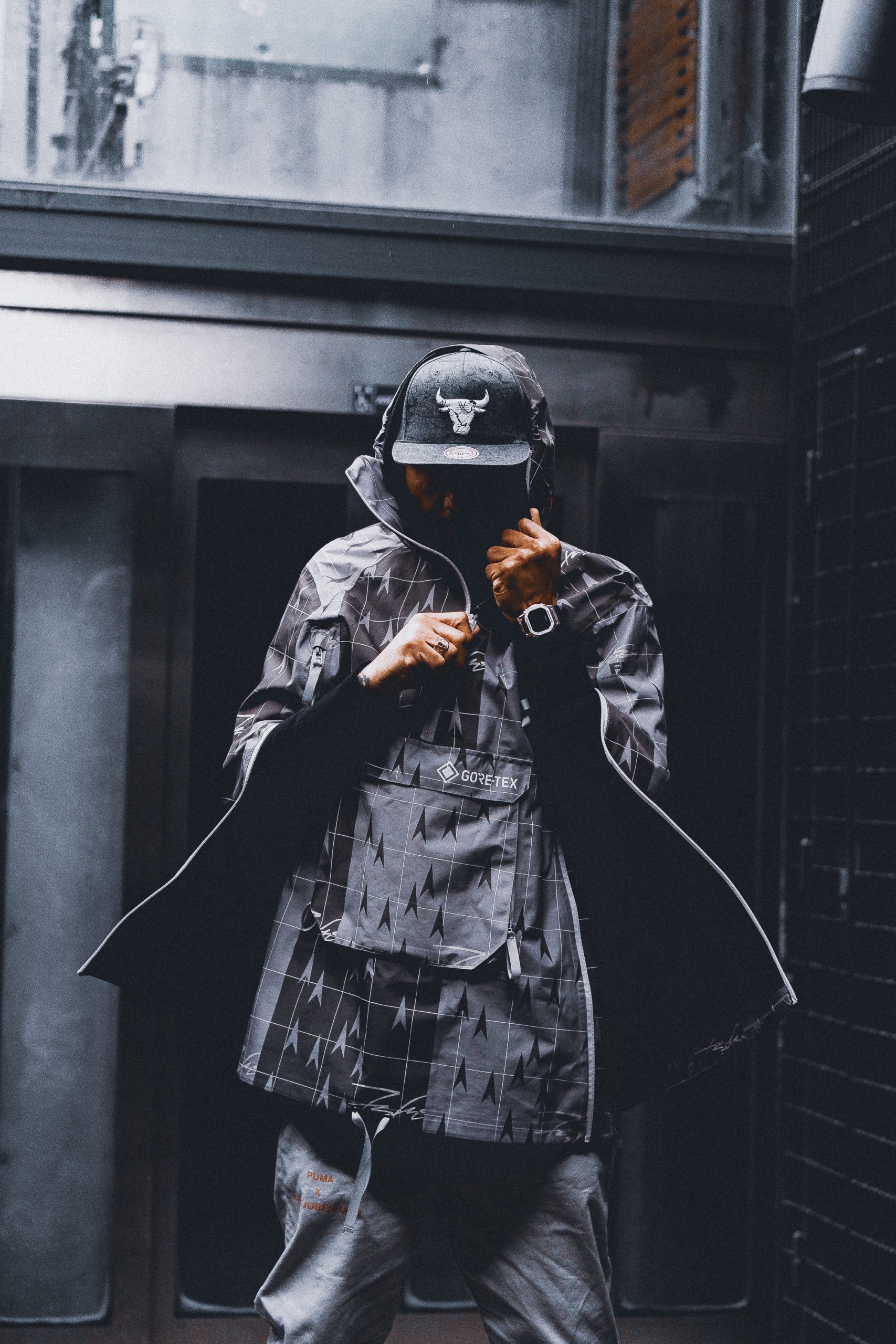 Goretex - Futura Poncho and tote - 1