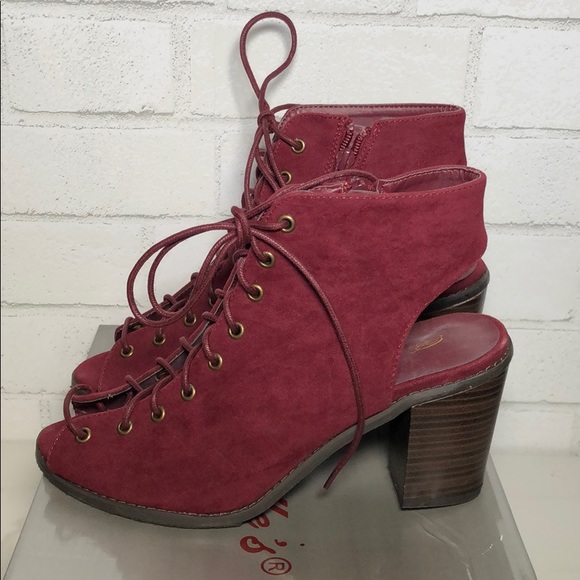 Breckelles - Breckelle’s Tyler-11 Lace-Up Ankle Bootie in Wine - 7