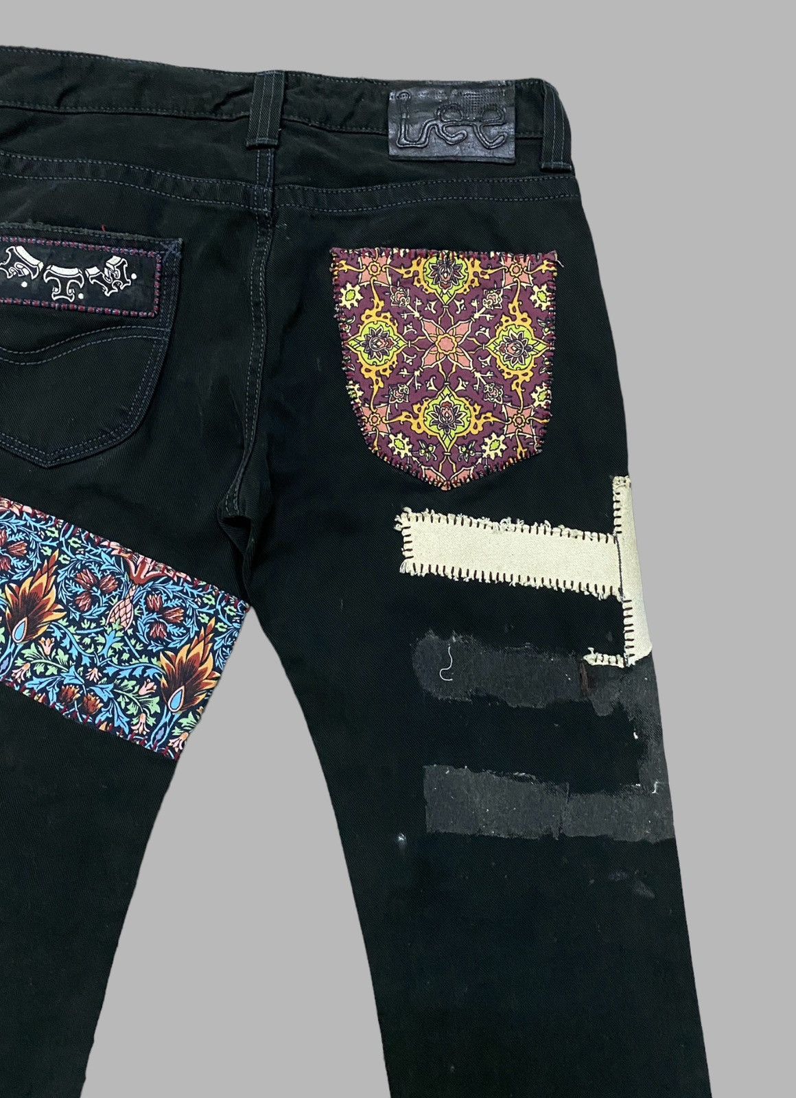 Vintage LEE PATCHES DISTRESSED DENIM - 10