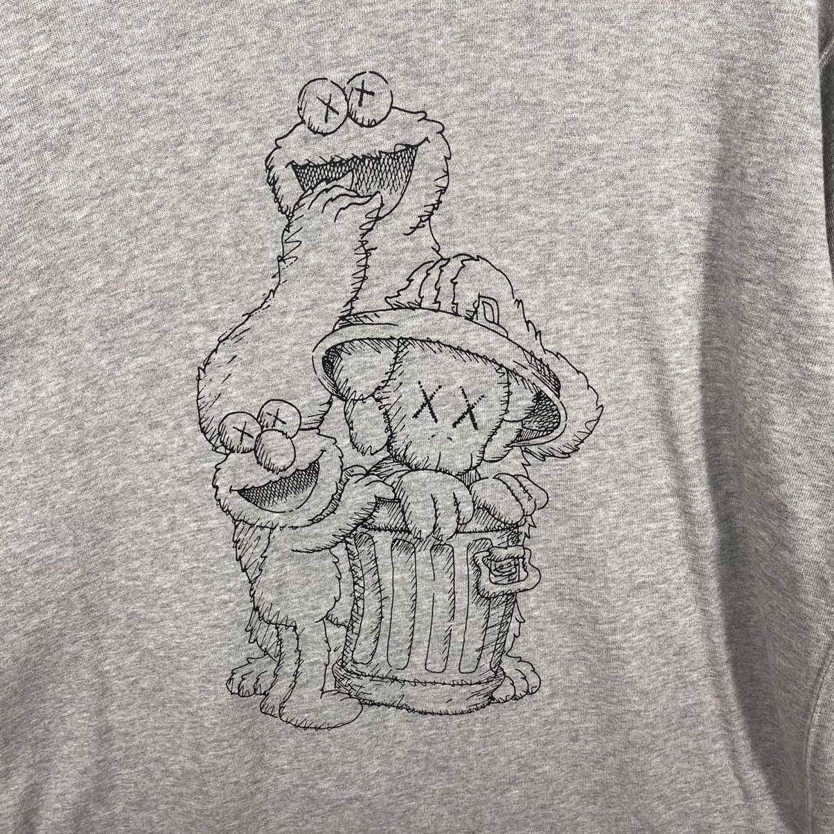 Vintage Kaws X Sesame Street X Uniqlo Sweatshirt - 3