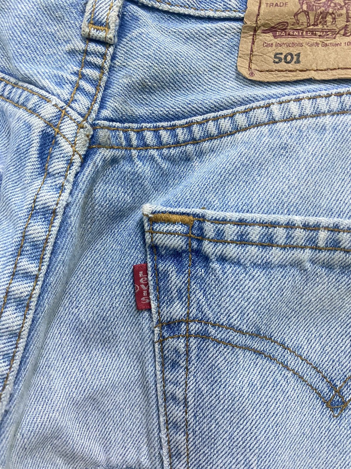 Vintage 90s Levis 501 Light Wash Distressed DenimJeans - 13