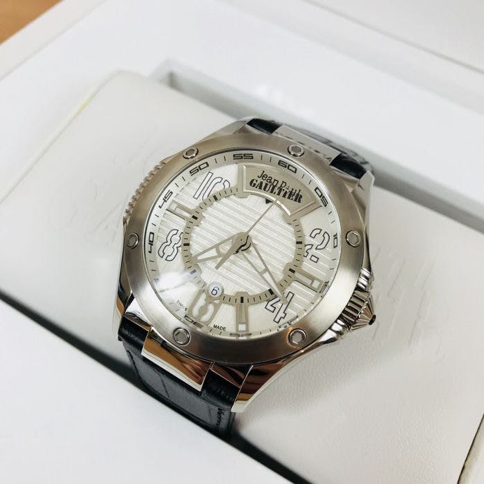 Crocodile-effect silver watch - 5