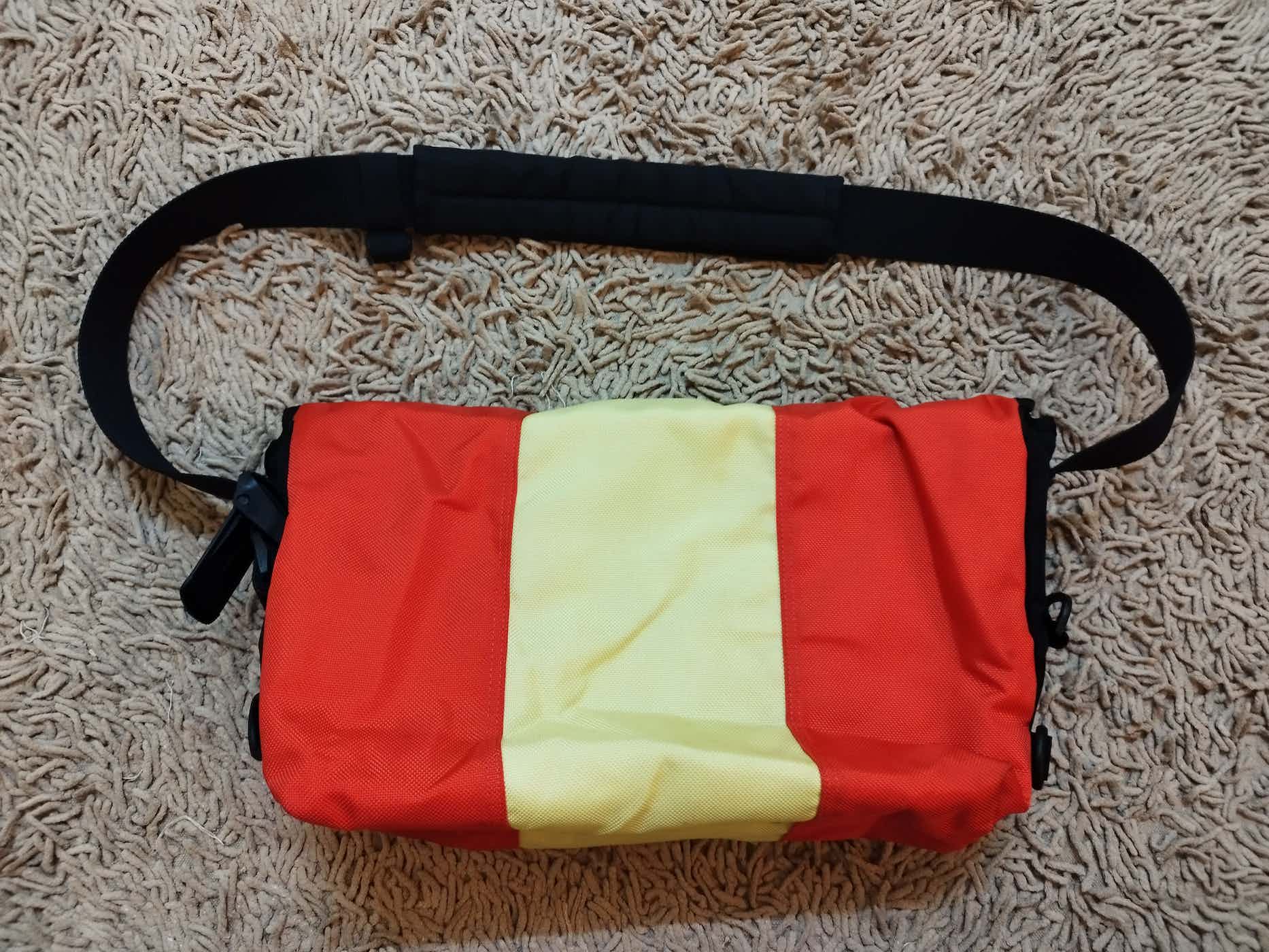 Other Designers Vintage Timbuk2 Messenger Bag. 90s Y2K