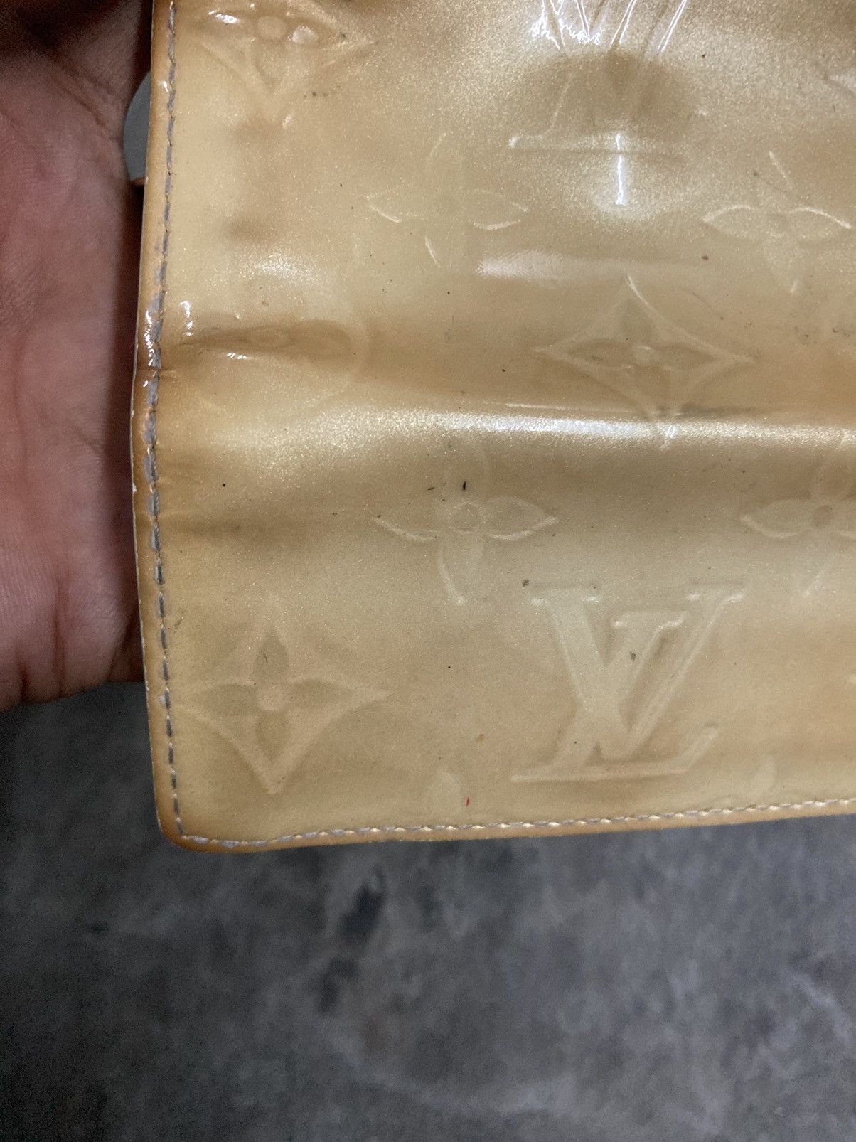 Louis Vuitton Vernis Leather 4 Key Holder - 7