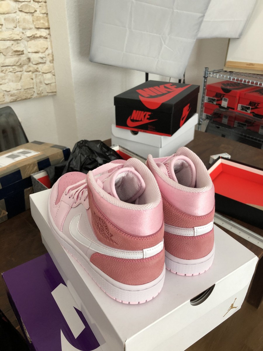 Nike Air Jordan 1 Mid Digital Pink - 4