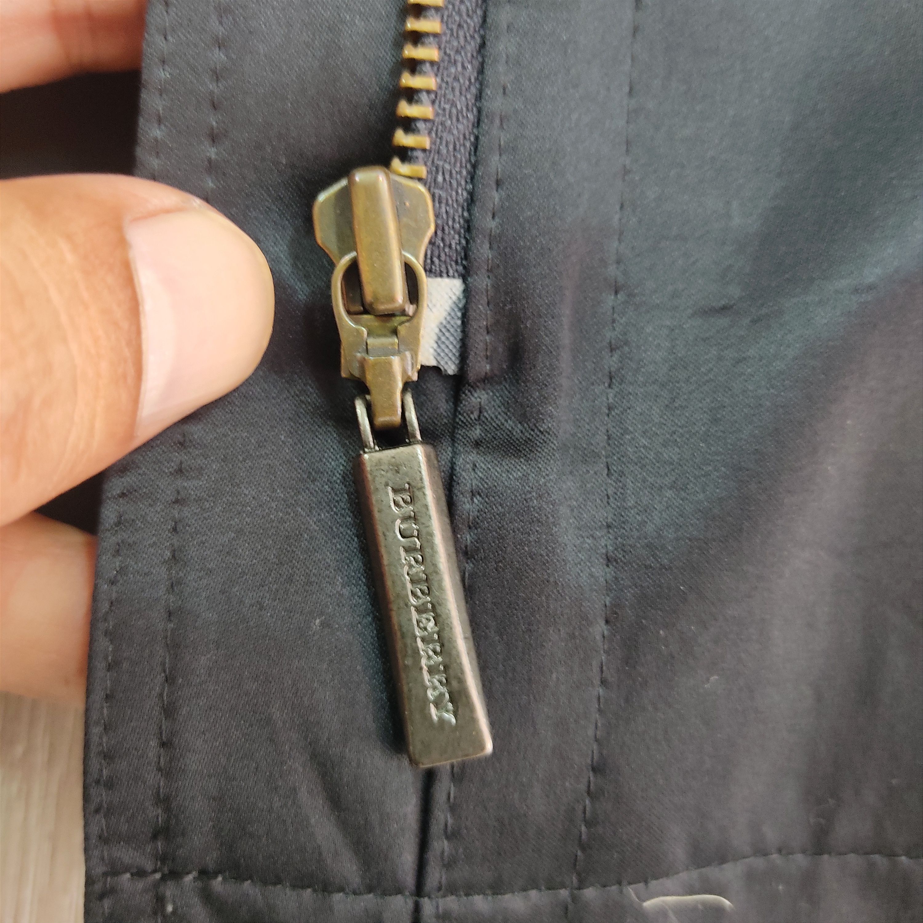 BURBERRY Side Strapped 4-Pockets Zipper Jacket - 11