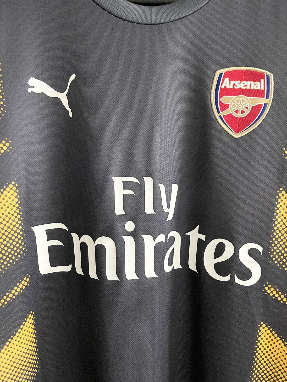 Vintage 2017-18 Arsenal Third Jersey (L) - 3