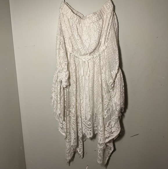 Shona Joy Revolve Handkerchief Lace Off-shoulder Dress NWOT US2 - 6