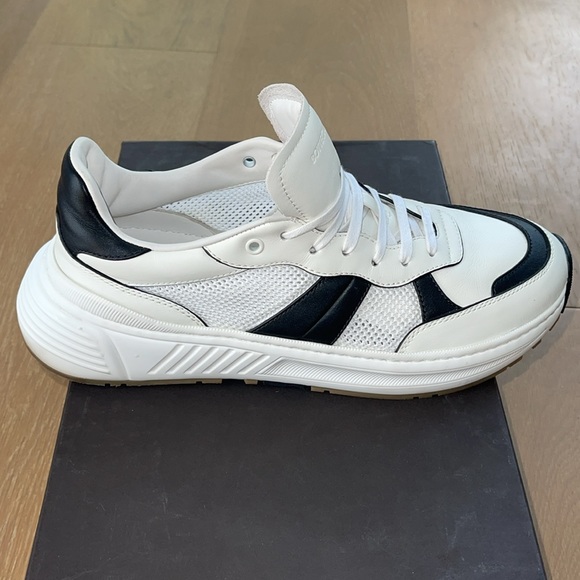 EUC - BOTTEGA VENETA Black & White
Men's Speedster Leather Sneakers Sz 44 - 3